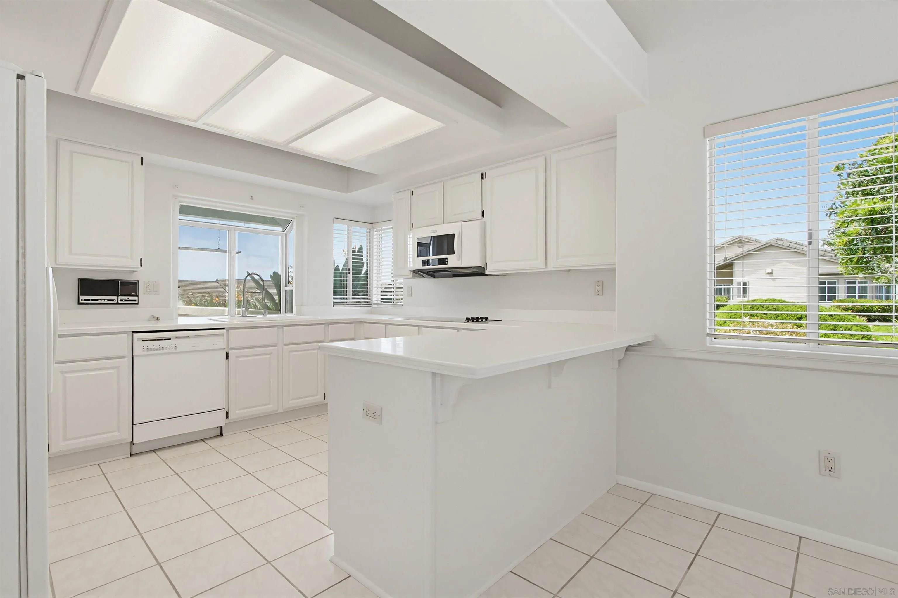 Photo #8: 260008044 Listing: Photo #8