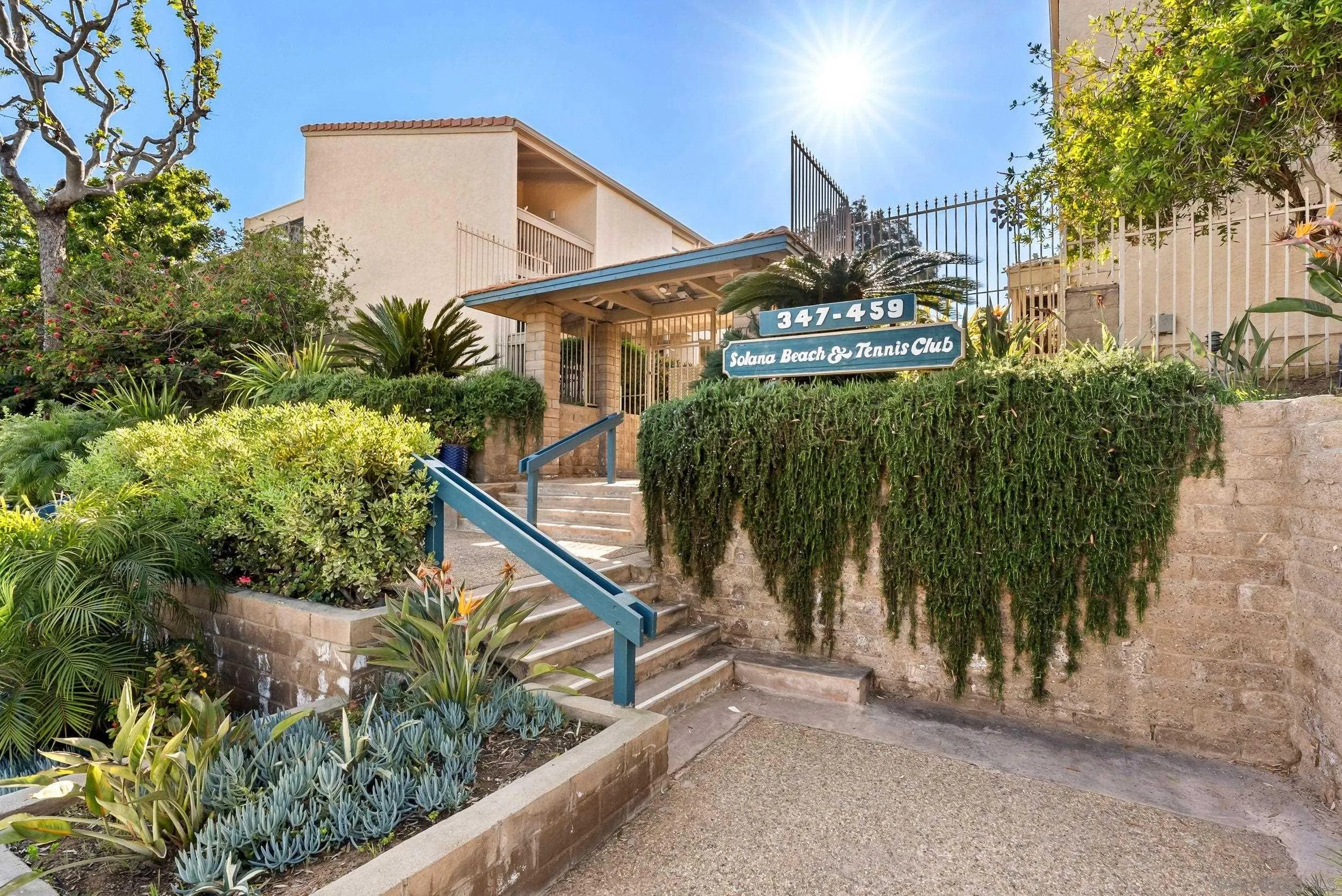 https://cdn.realtyfeed.com/cdn/127/260008045/3e9d2c27ec85f6f9152f66d9db1c4779.webp