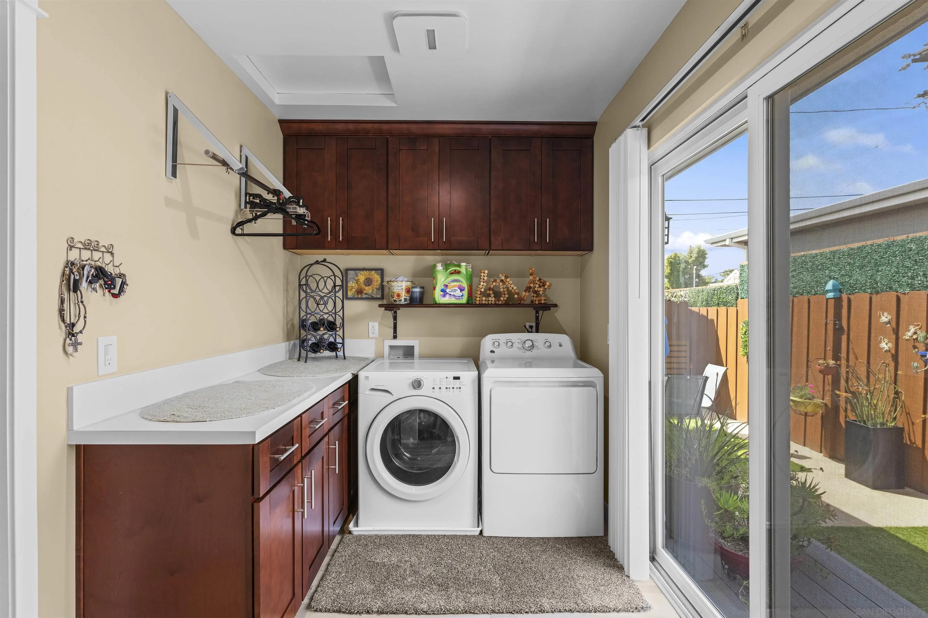 https://cdn.realtyfeed.com/cdn/127/260008048/0949b13ad6d8a838e8532cf73420c270.webp