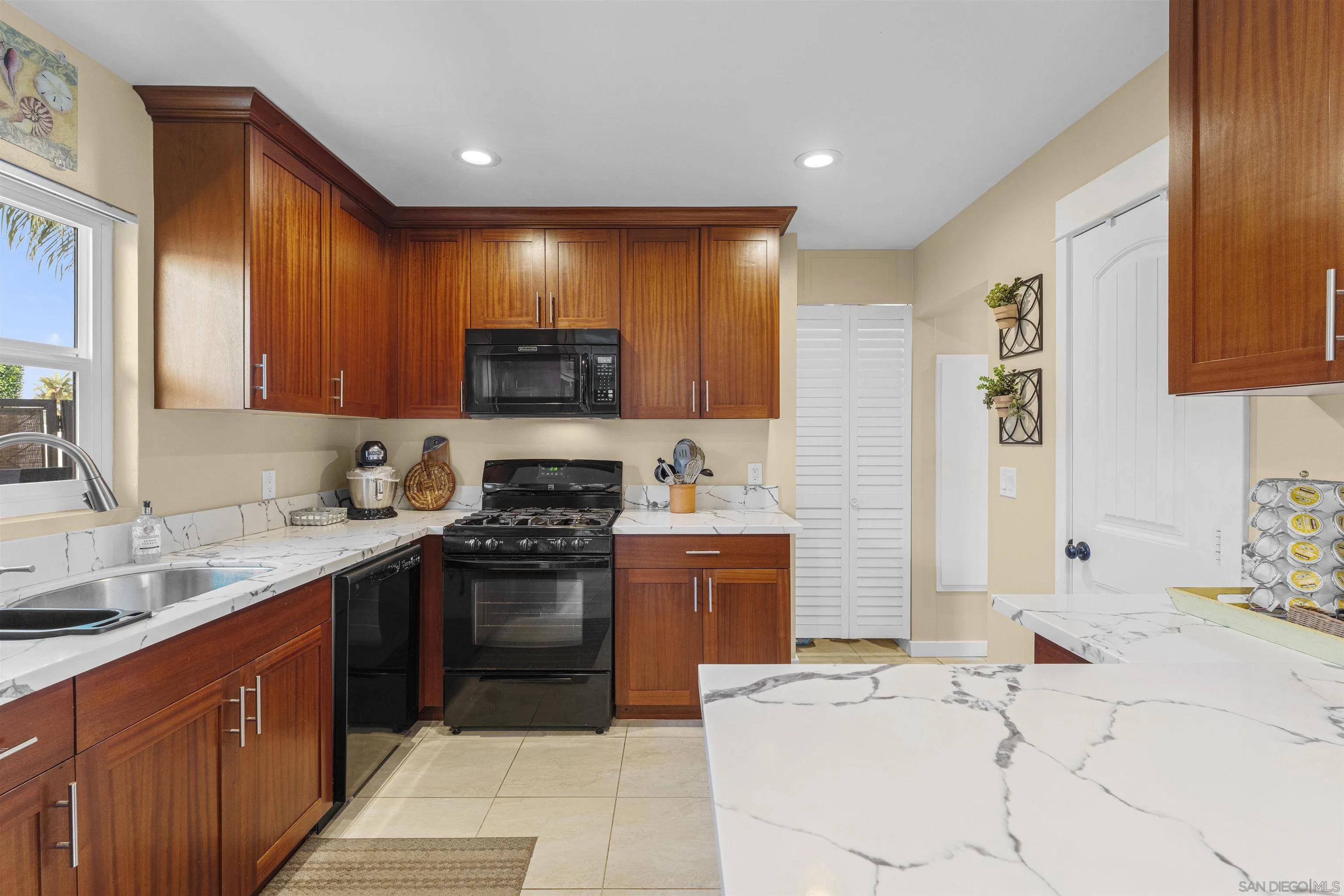 https://cdn.realtyfeed.com/cdn/127/260008048/e295ff8afed20f48247612b32626a0ce.webp