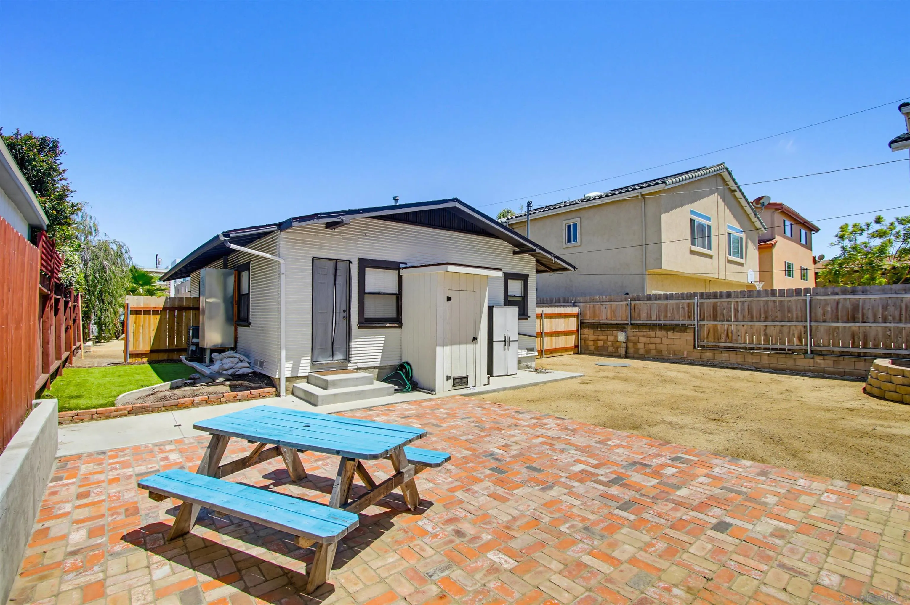 https://cdn.realtyfeed.com/cdn/127/260008049/050cbd5a1c2eaba7c6ca008837a83a32.webp