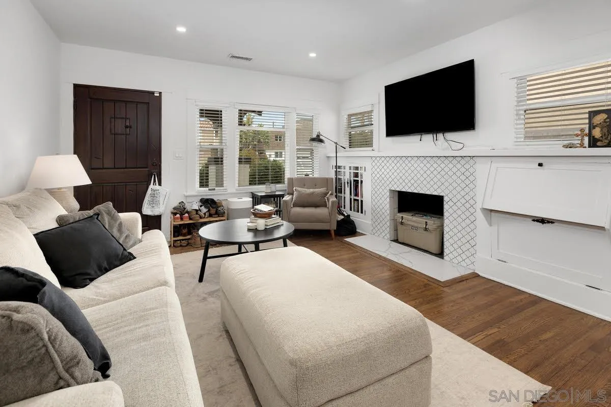 https://cdn.realtyfeed.com/cdn/127/260008049/714842b900f868fd1b293eec87a7dae7.webp