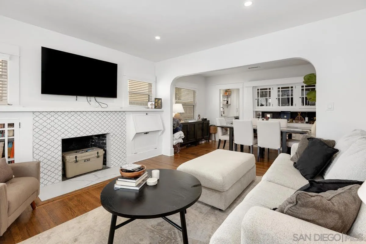 https://cdn.realtyfeed.com/cdn/127/260008049/ebb33d4331395467e3e37c0c94505690.webp