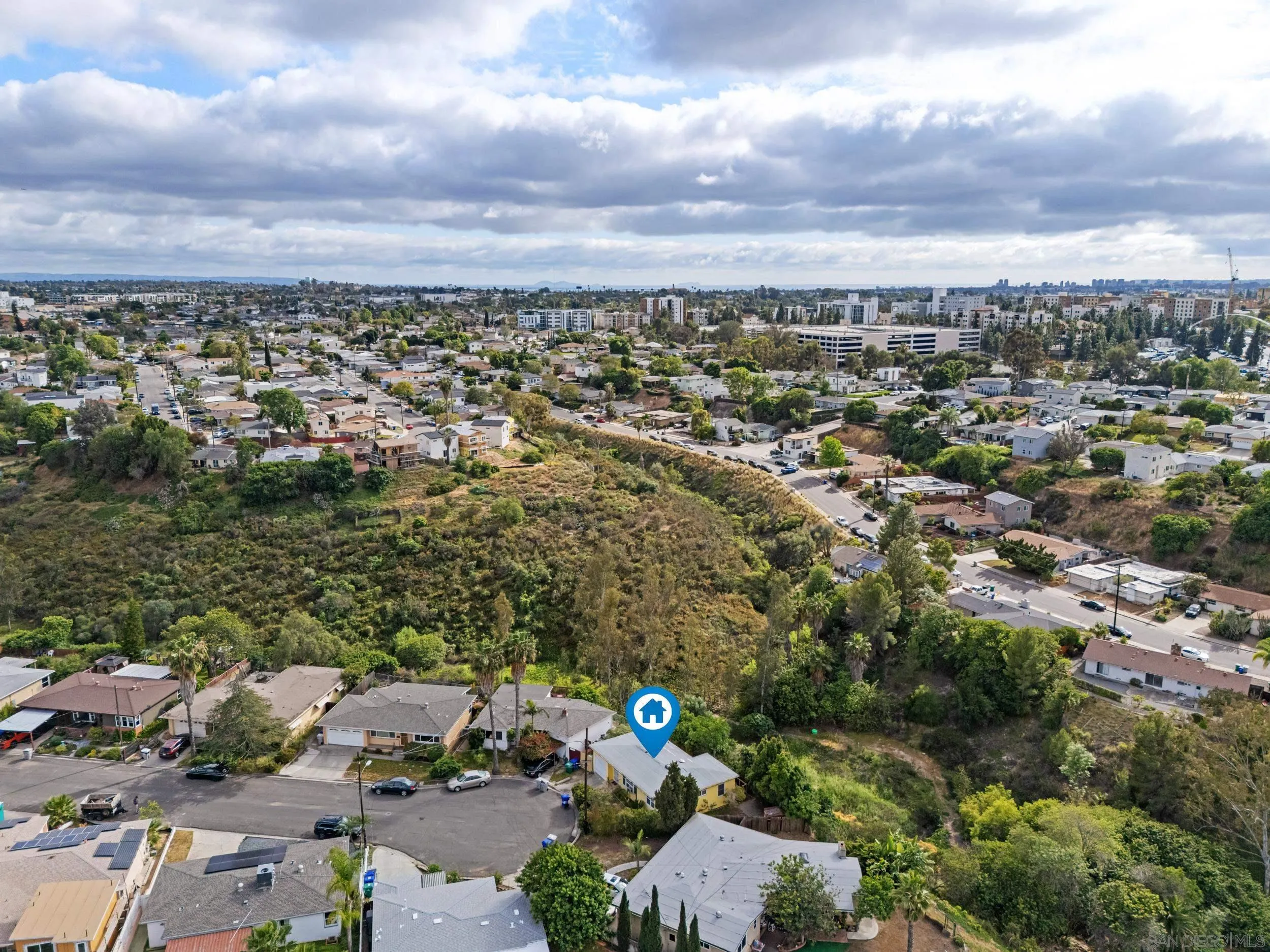 https://cdn.realtyfeed.com/cdn/127/260008051/17529a17a3bf634ef11584e40b1c4b92.webp