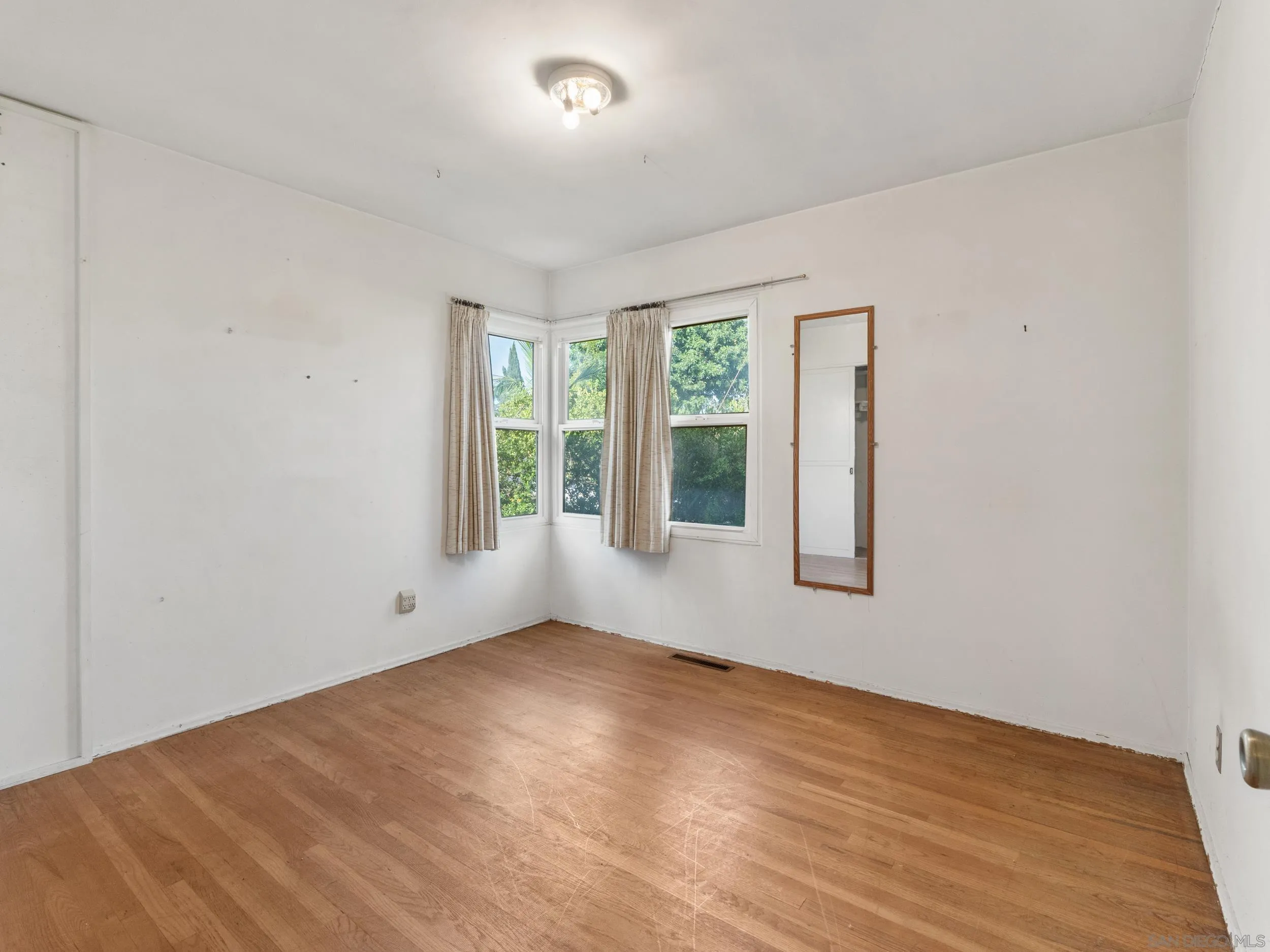 https://cdn.realtyfeed.com/cdn/127/260008051/55376449c7ef679b2226b8f08b02bb08.webp