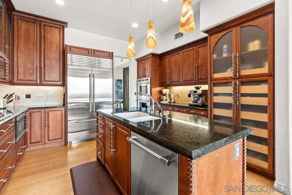 Photo #13: 260008058 Listing: Photo #13