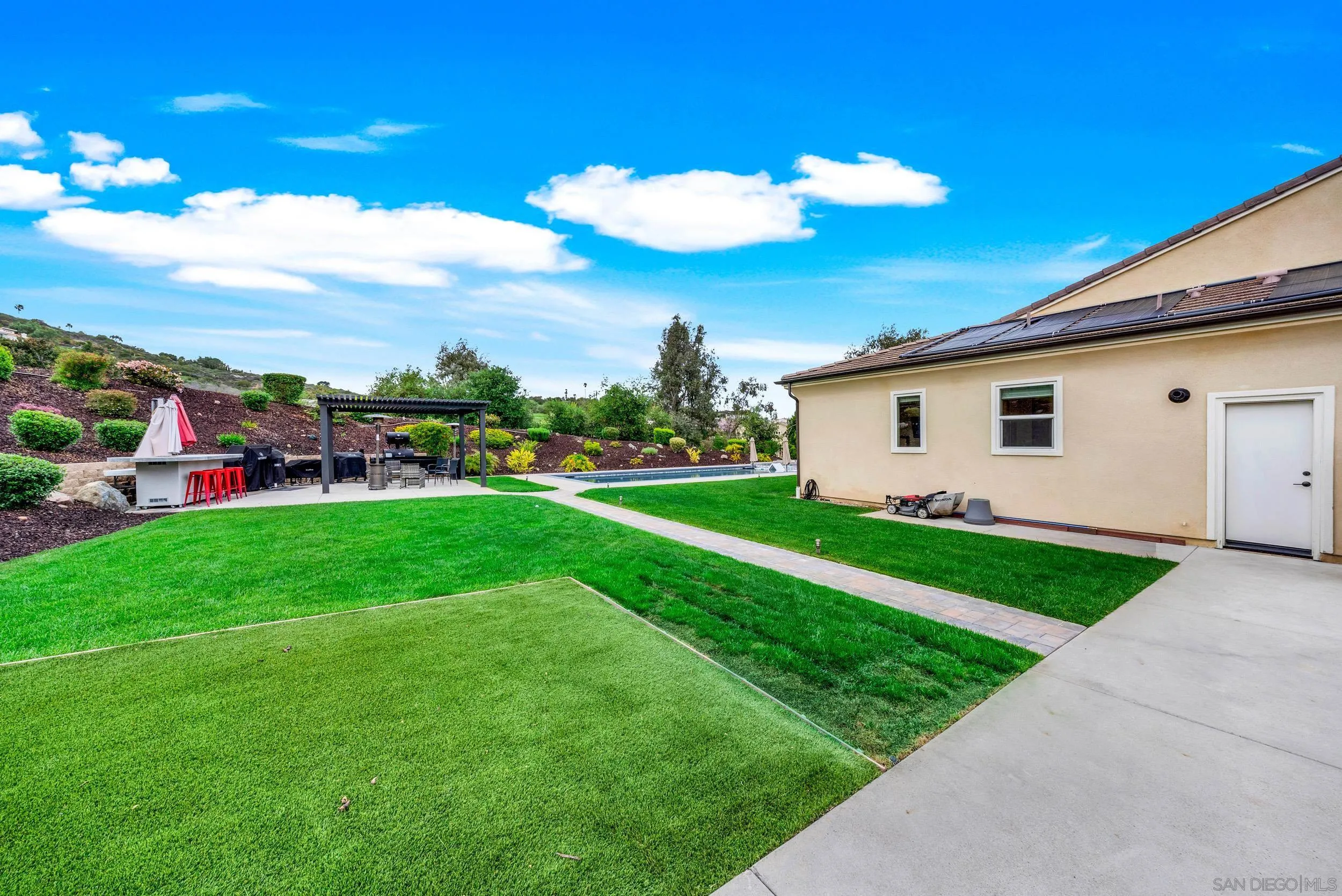 https://cdn.realtyfeed.com/cdn/127/260008059/0ff1883db8057e7f646c61059bf648c1.webp