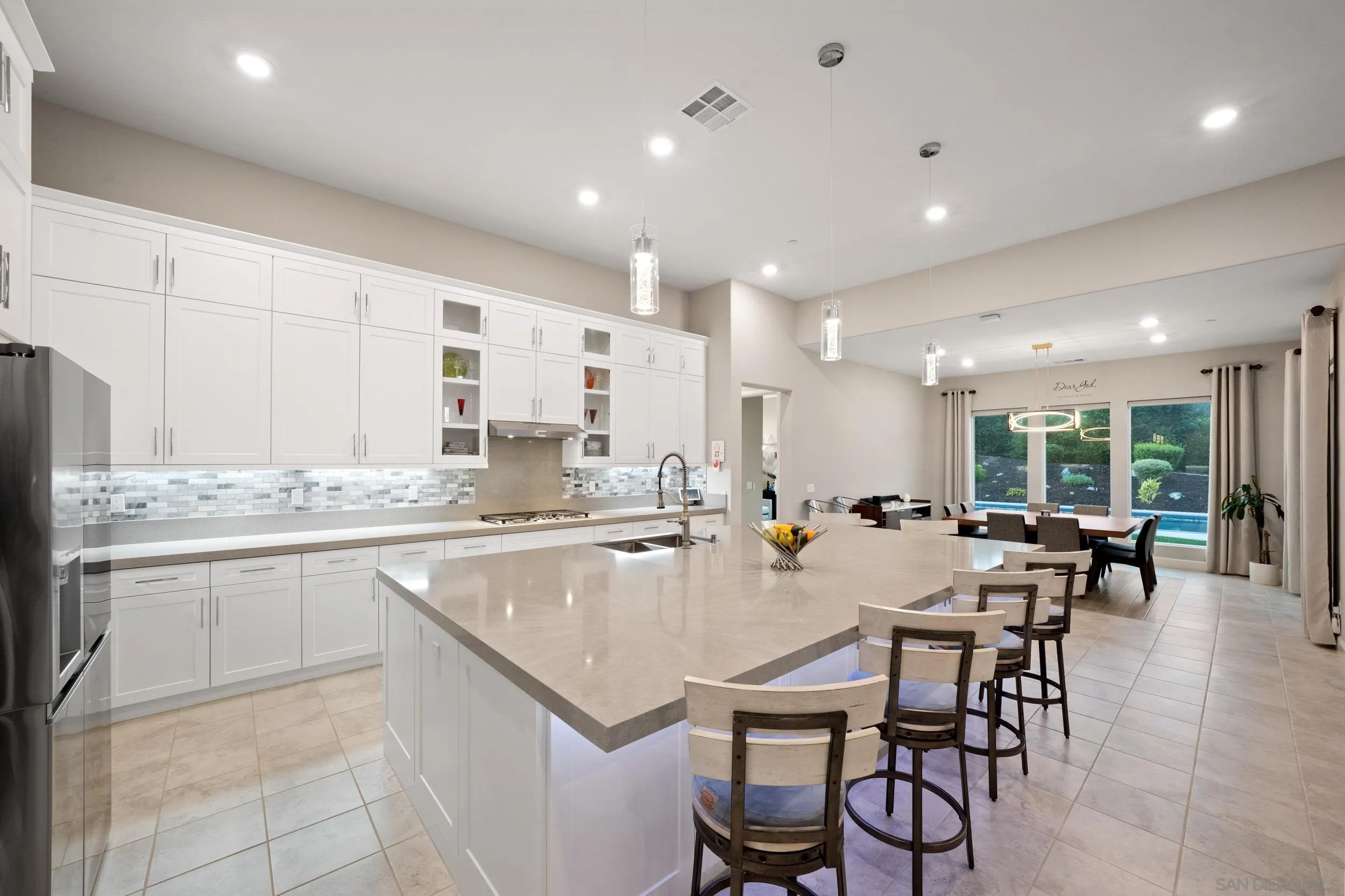 https://cdn.realtyfeed.com/cdn/127/260008059/11fa78319235048bb54bdd676fd9253c.webp