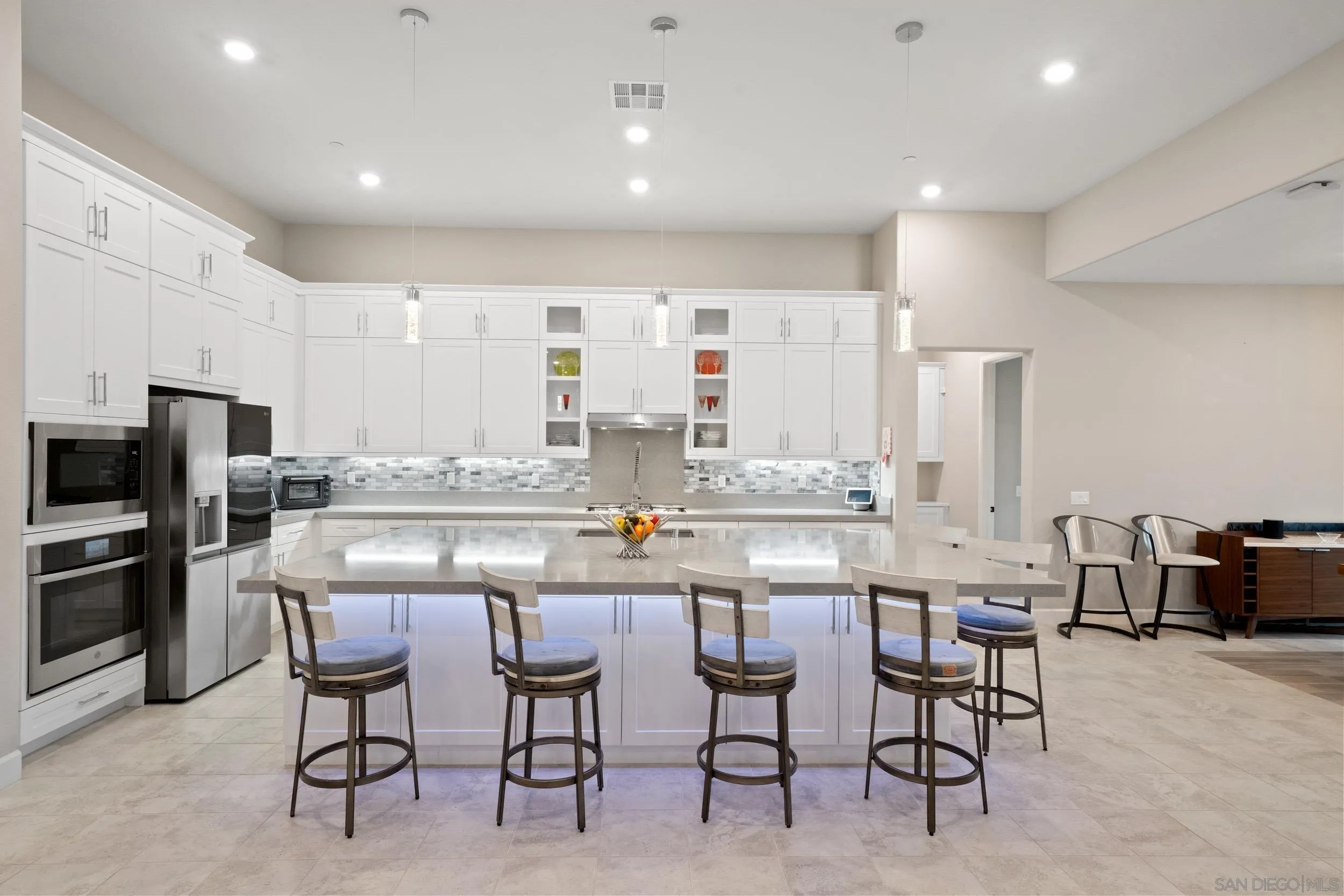 https://cdn.realtyfeed.com/cdn/127/260008059/3743e1e4476a124ca7dc94c9173f2c75.webp