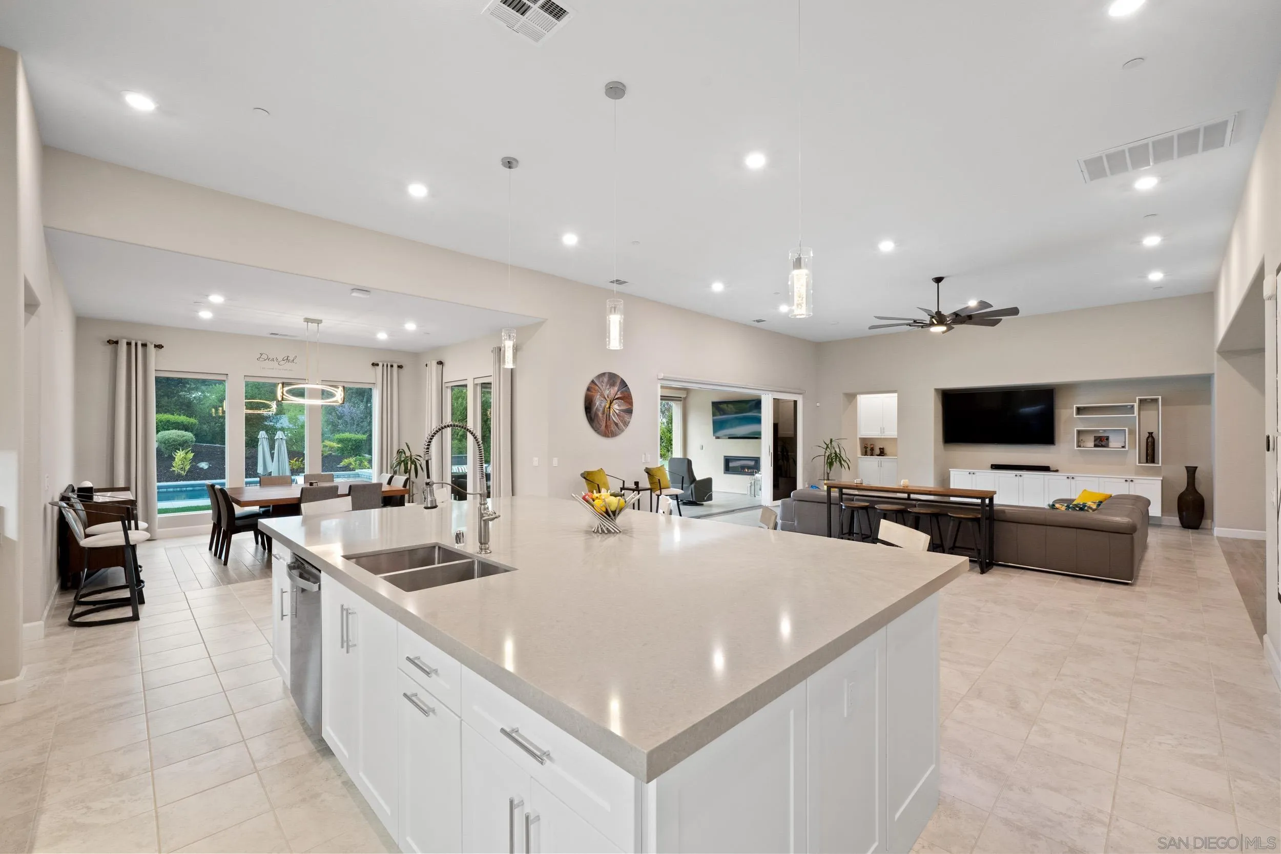 https://cdn.realtyfeed.com/cdn/127/260008059/f13ec58aca3e5bcc3889ef5095934aad.webp