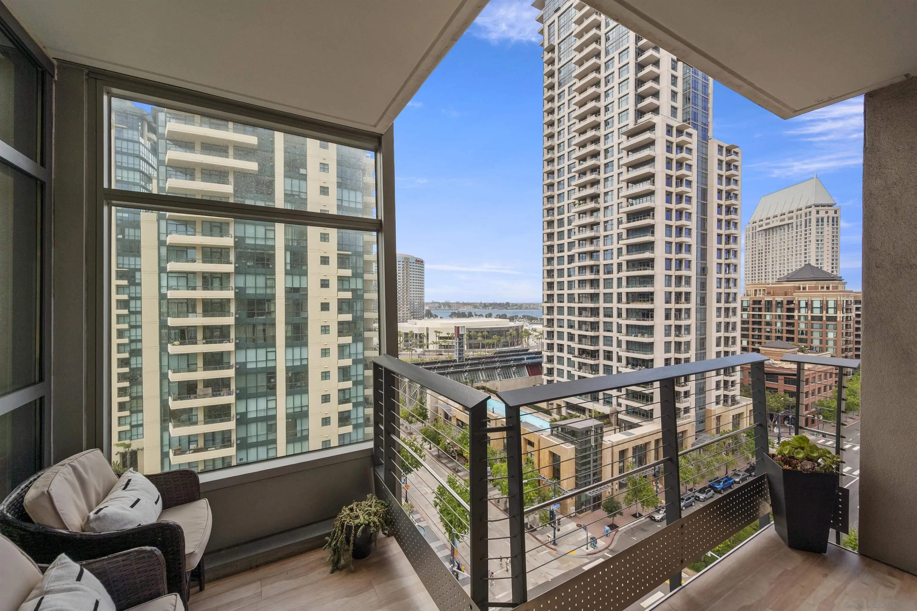 https://cdn.realtyfeed.com/cdn/127/260008066/12405a2ad70bea40b021c32684788e41.webp