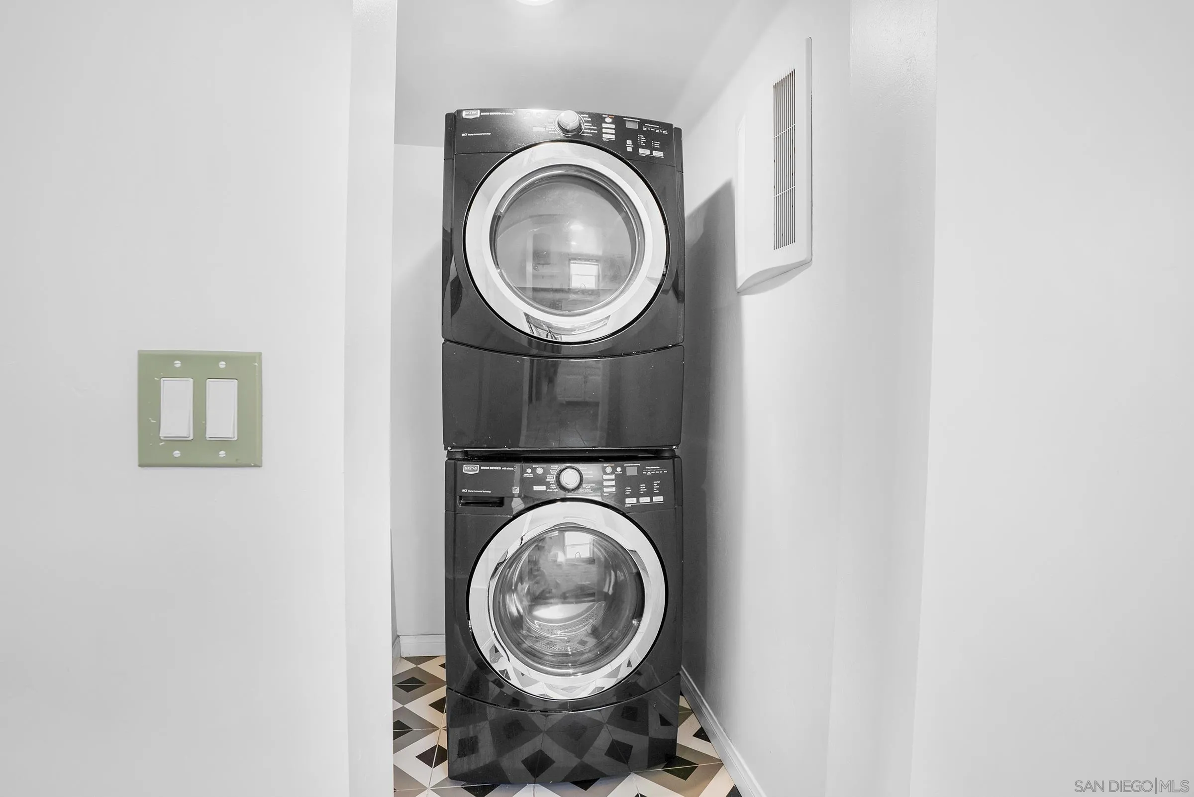 https://cdn.realtyfeed.com/cdn/127/260008067/6ecd9c12dc40123f28a6ba6c6f5505d0.webp