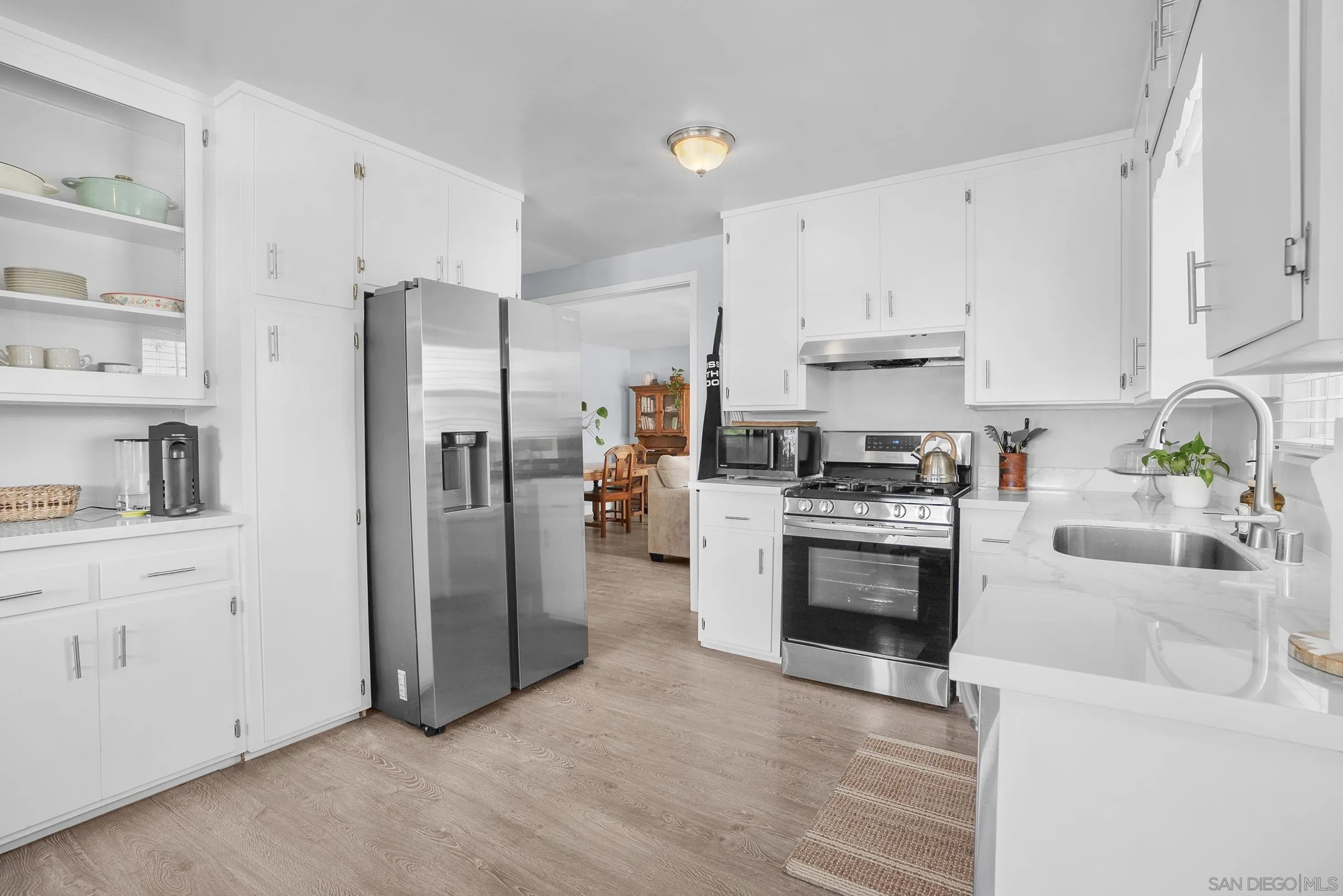 https://cdn.realtyfeed.com/cdn/127/260008067/ee427f3af4f201a2ac429c13c20b5e42.webp