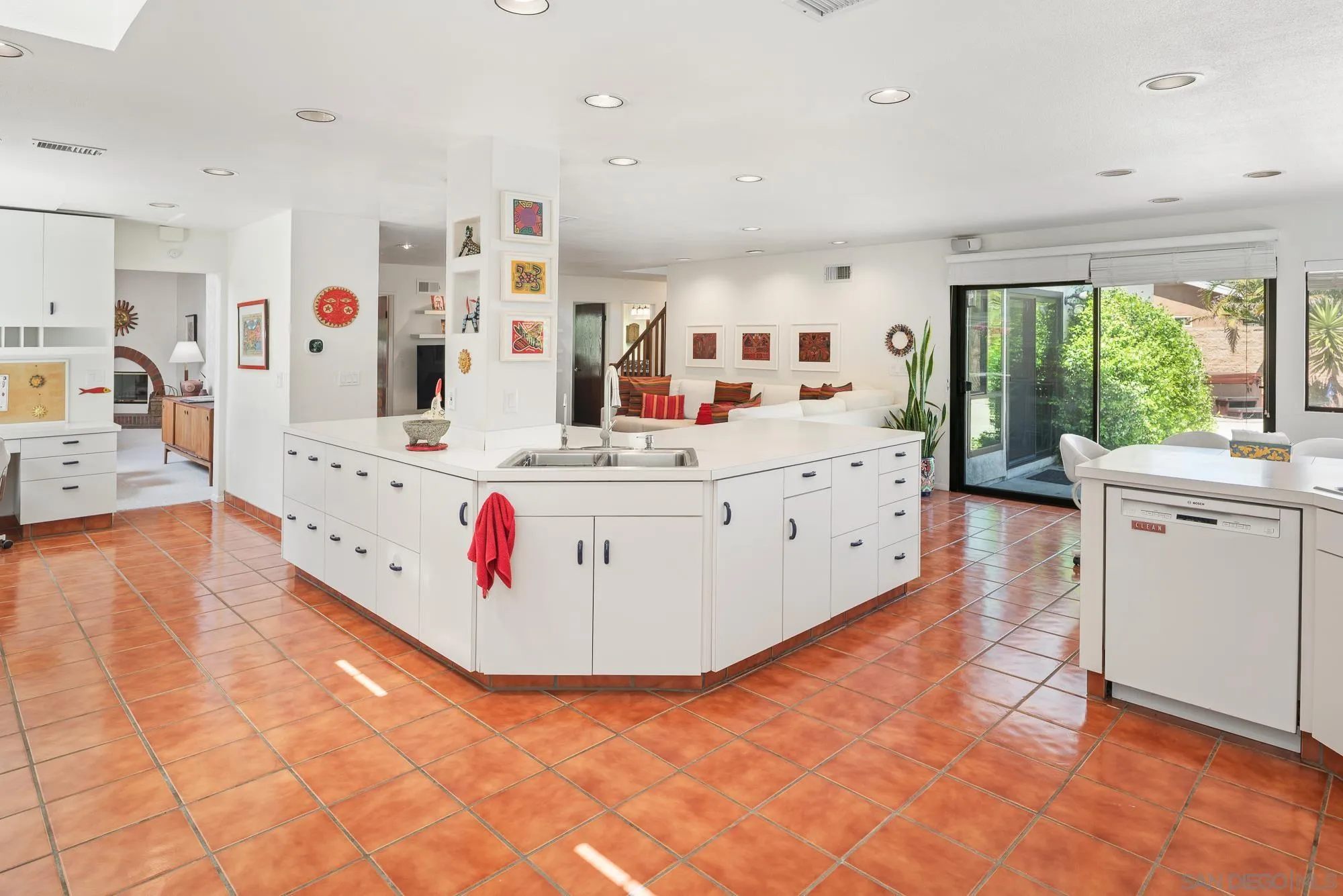 https://cdn.realtyfeed.com/cdn/127/260008071/73558519f5665af100307b4b805b30ce.webp