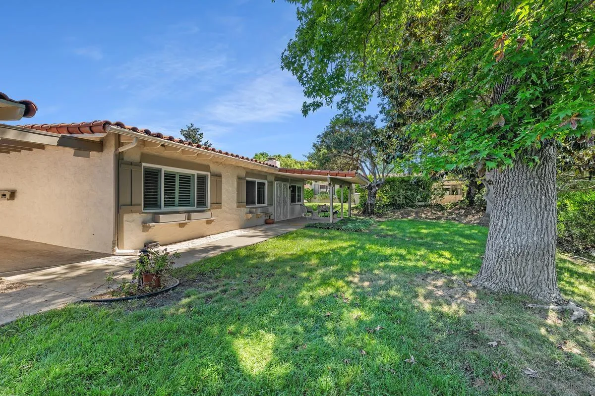 Photo #2: 260008077 Listing: Photo #2