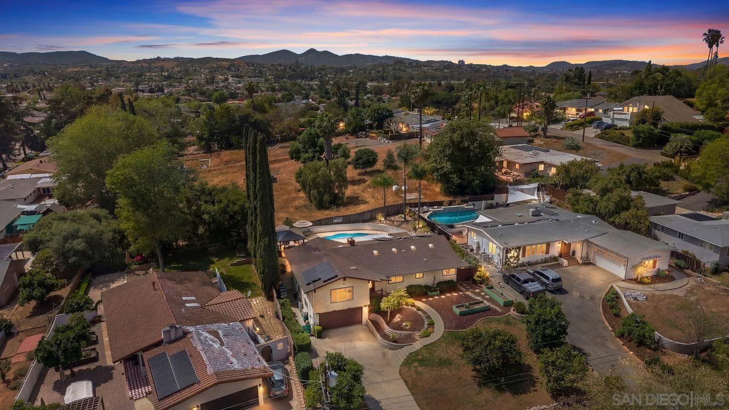 https://cdn.realtyfeed.com/cdn/127/260008078/44a0f8ea0c89a63a6c489fb69796a1fd.webp