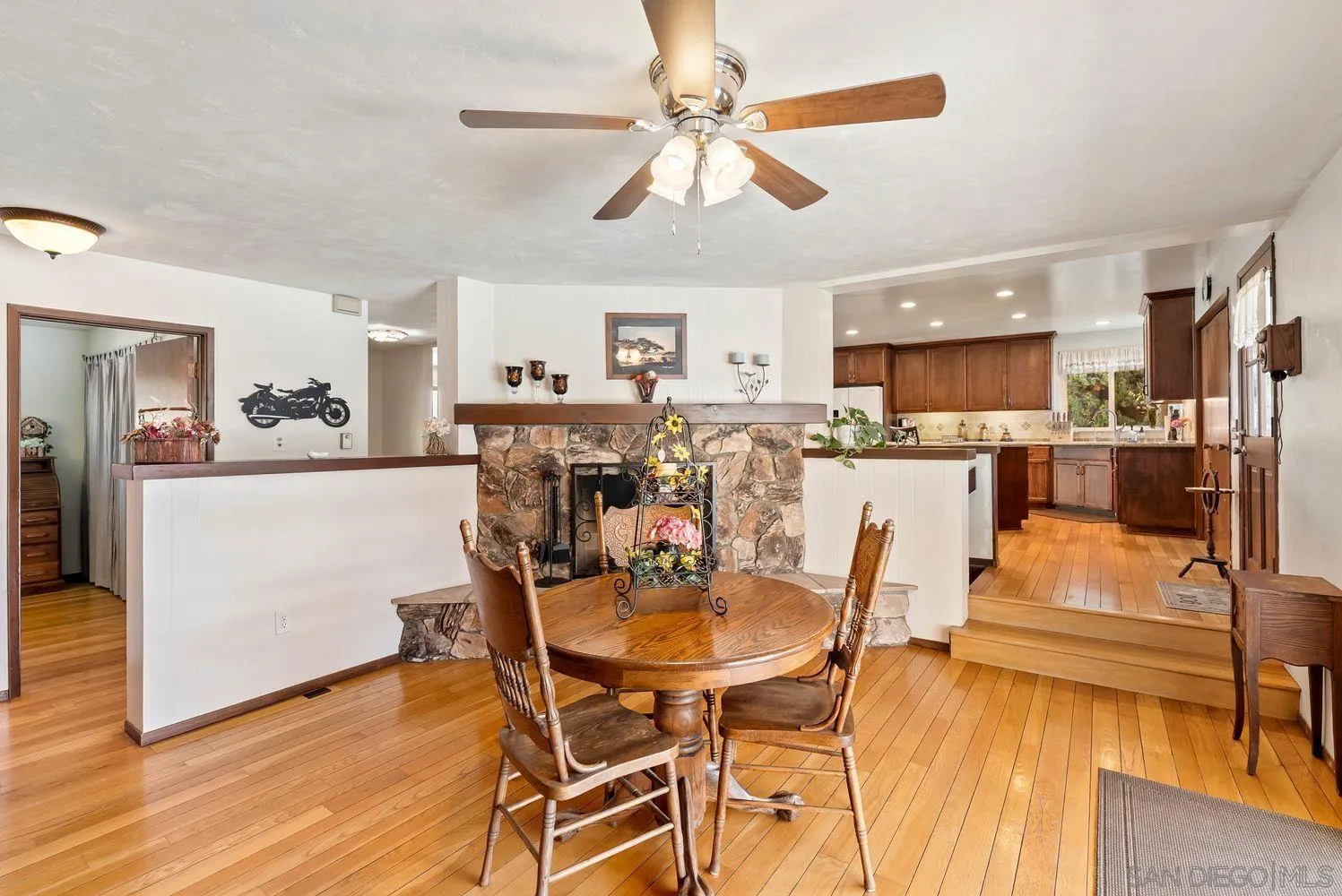 https://cdn.realtyfeed.com/cdn/127/260008078/c7b7e25ef2a84629cb8096f66e0b0e50.webp
