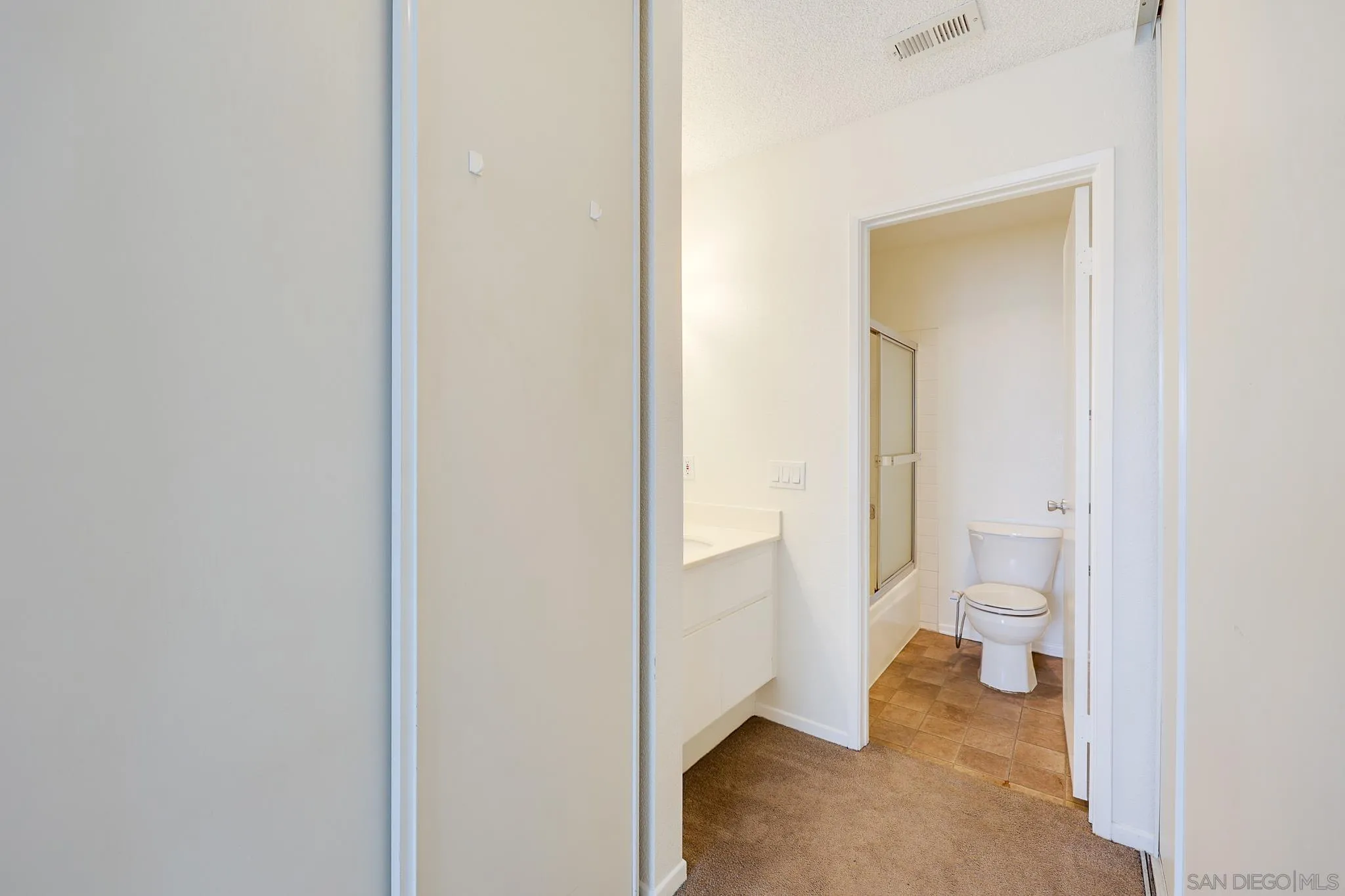 https://cdn.realtyfeed.com/cdn/127/260008081/18e205ba553e4ceaadda9bca3d2c4915.webp