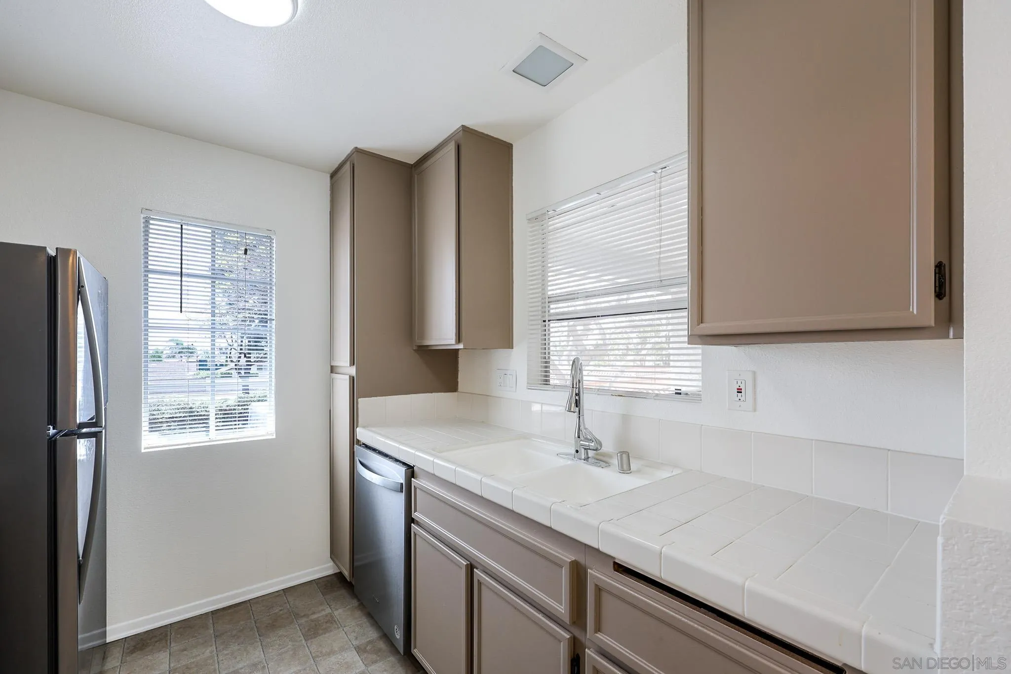 https://cdn.realtyfeed.com/cdn/127/260008081/254a8688373a4cd16c1b9335d3acb6f5.webp