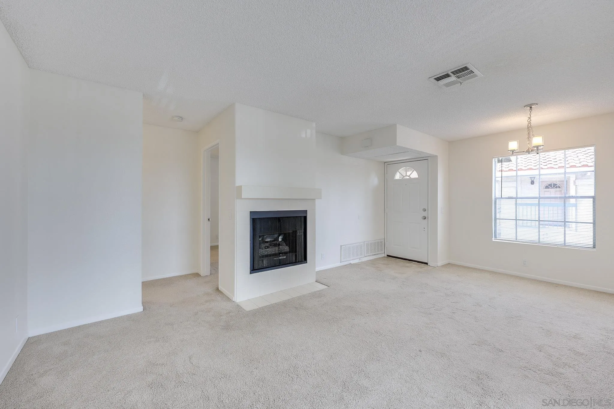 https://cdn.realtyfeed.com/cdn/127/260008081/99d7ba988f2b244b6f3e96feb8532583.webp