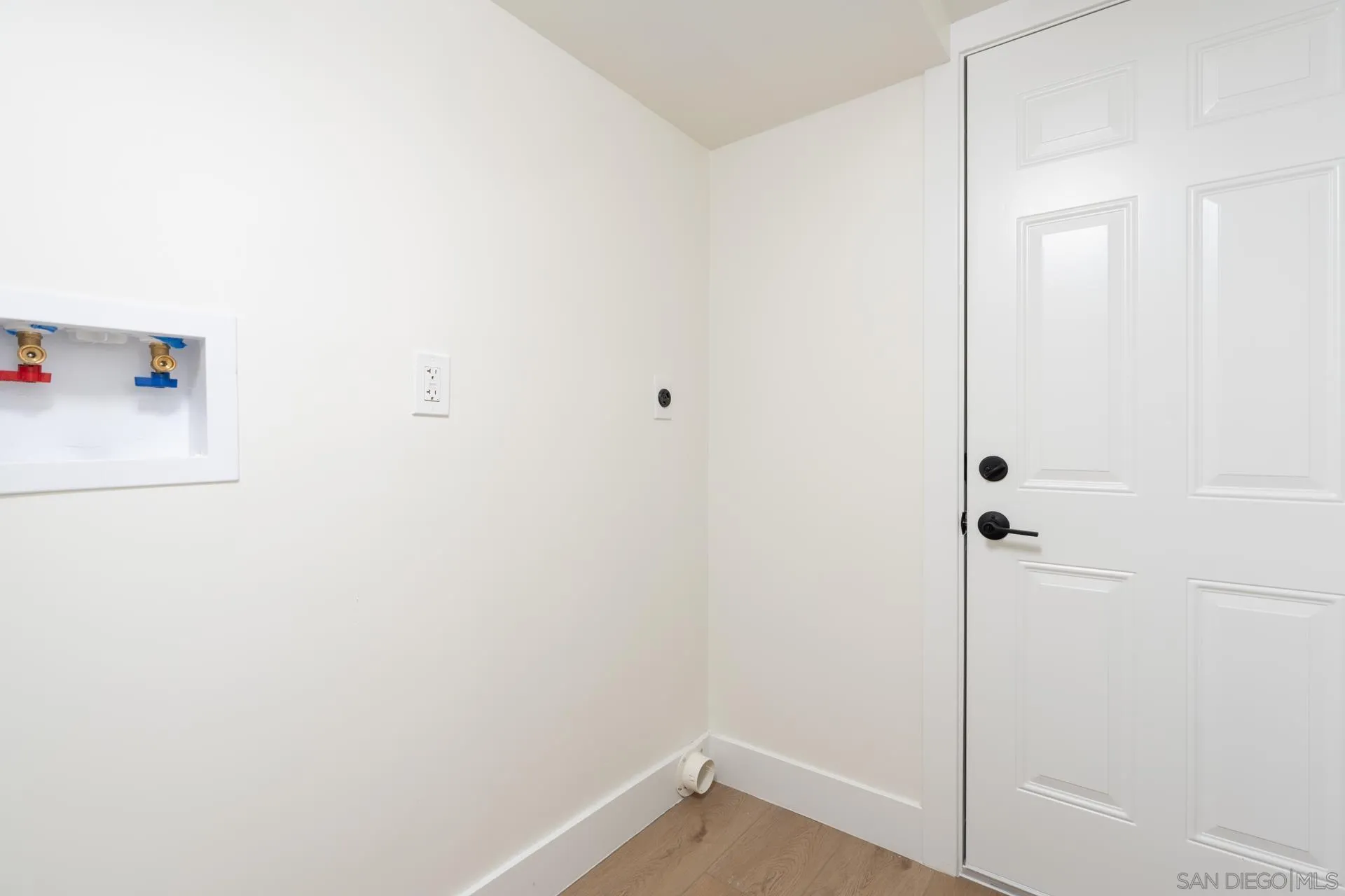 https://cdn.realtyfeed.com/cdn/127/260008086/fbaa70e251a3a48bab4f6f0c7542cbd1.webp