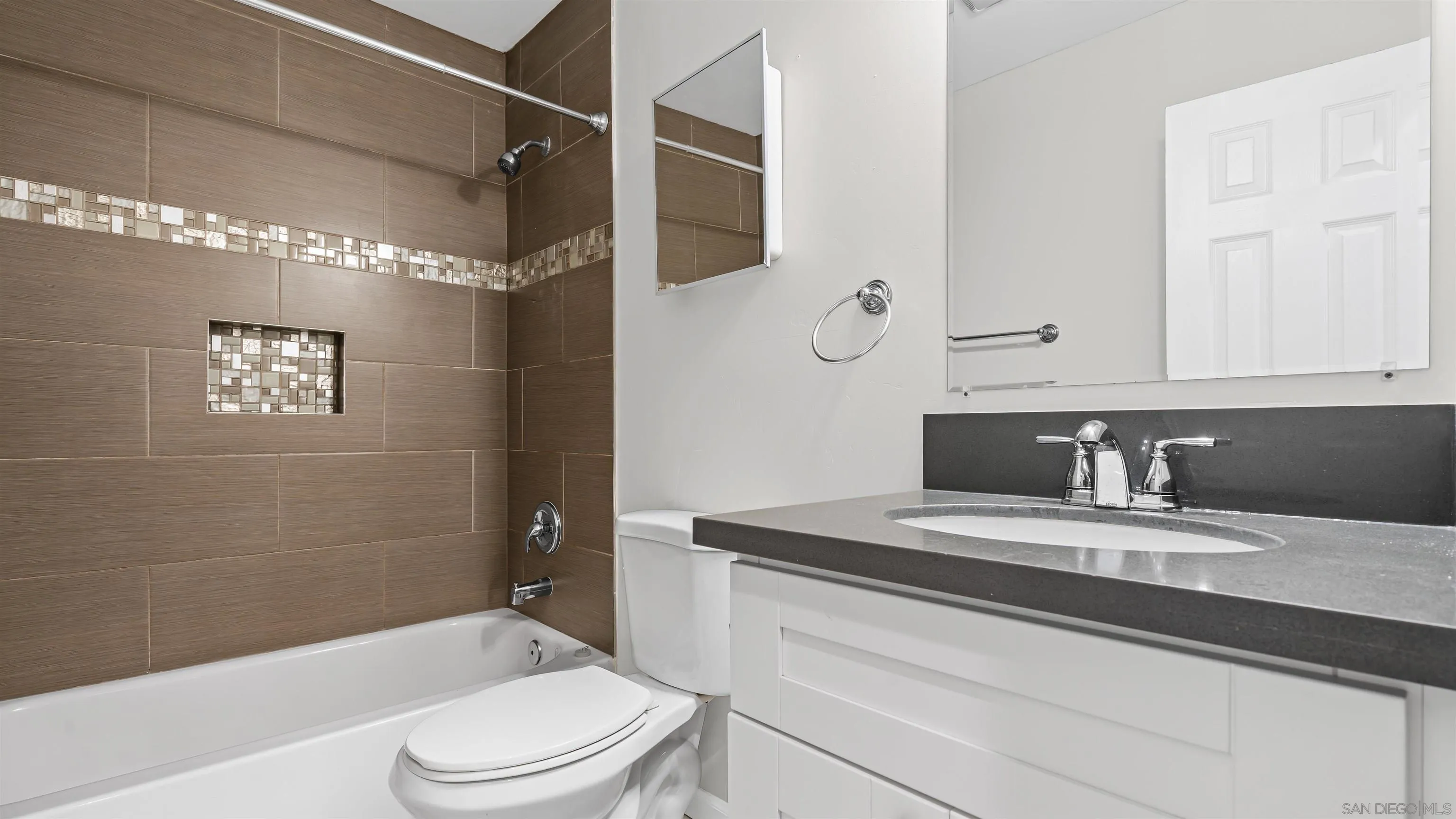 https://cdn.realtyfeed.com/cdn/127/260008093/0a1c5b9bc3a61e02feeadb61851f2318.webp