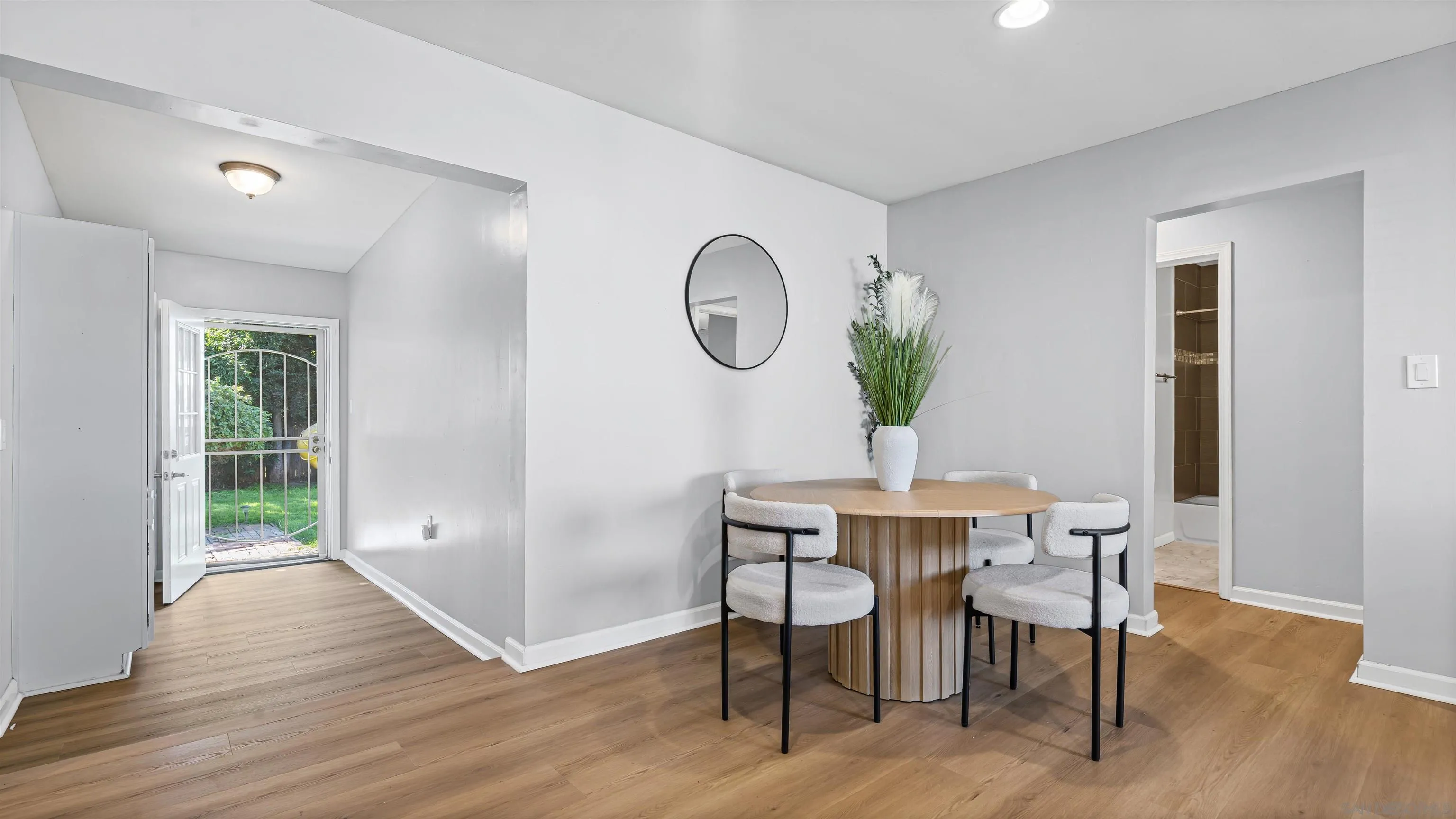 https://cdn.realtyfeed.com/cdn/127/260008093/a6b29f9b28de93e607b51a90eac04d22.webp