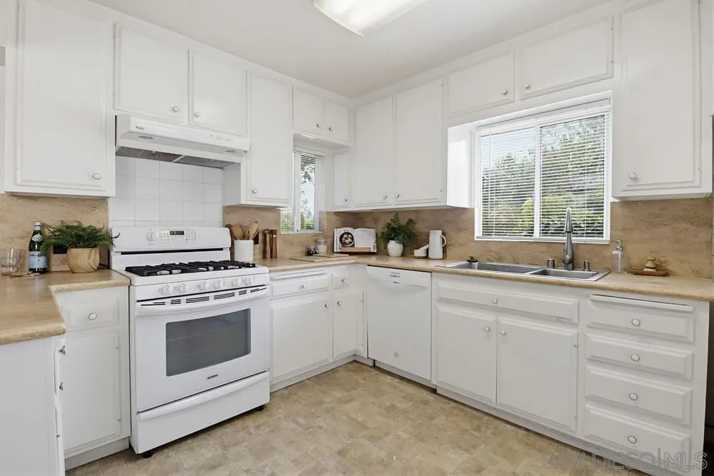 https://cdn.realtyfeed.com/cdn/127/260008095/265af47b87b921bed07f2c0696818b0e.webp