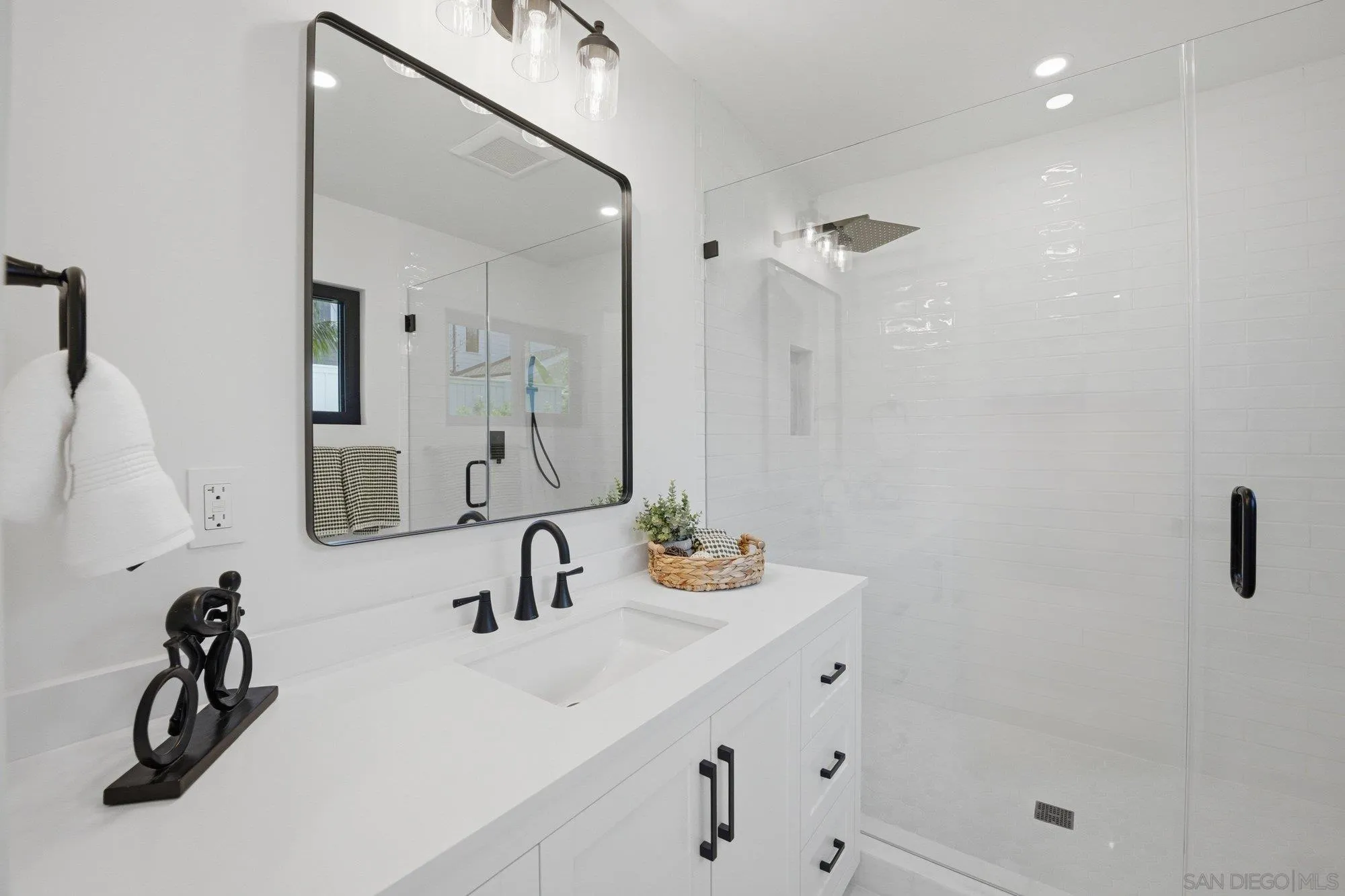https://cdn.realtyfeed.com/cdn/127/260008097/6c49a2a9719575e63a8cbb6f532f8f7b.webp