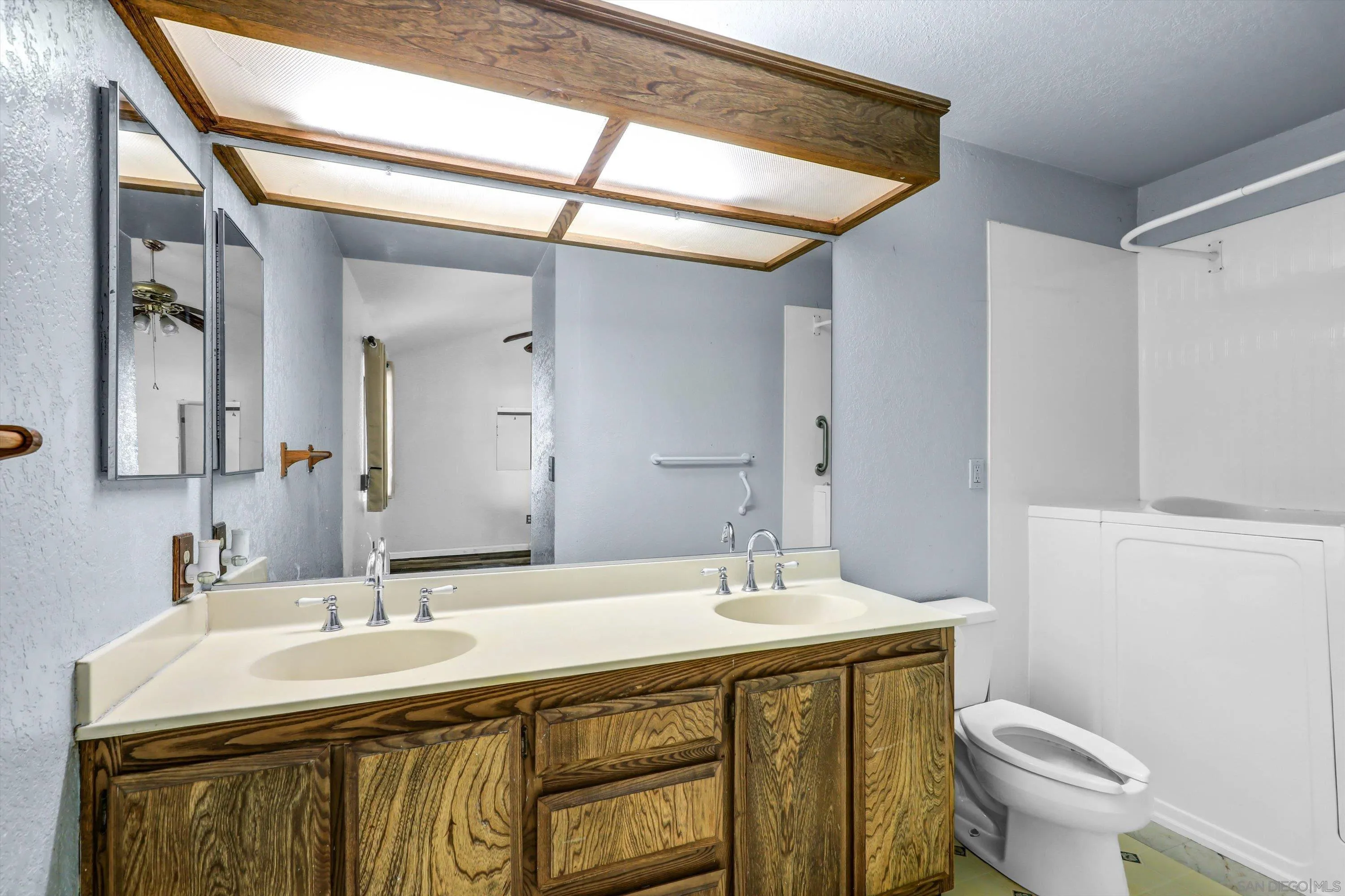 https://cdn.realtyfeed.com/cdn/127/260008098/a2769af3d4aeaf9d301566cf3d73bd40.webp