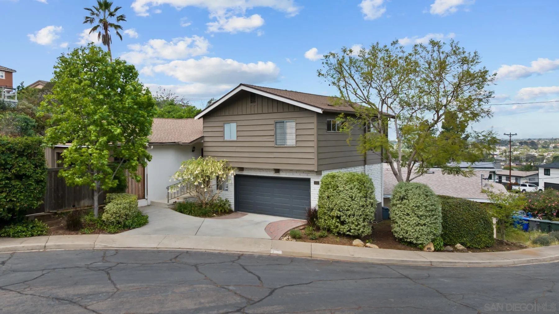 https://cdn.realtyfeed.com/cdn/127/260008101/02a22cc557213e1656bda49370e1553e.webp