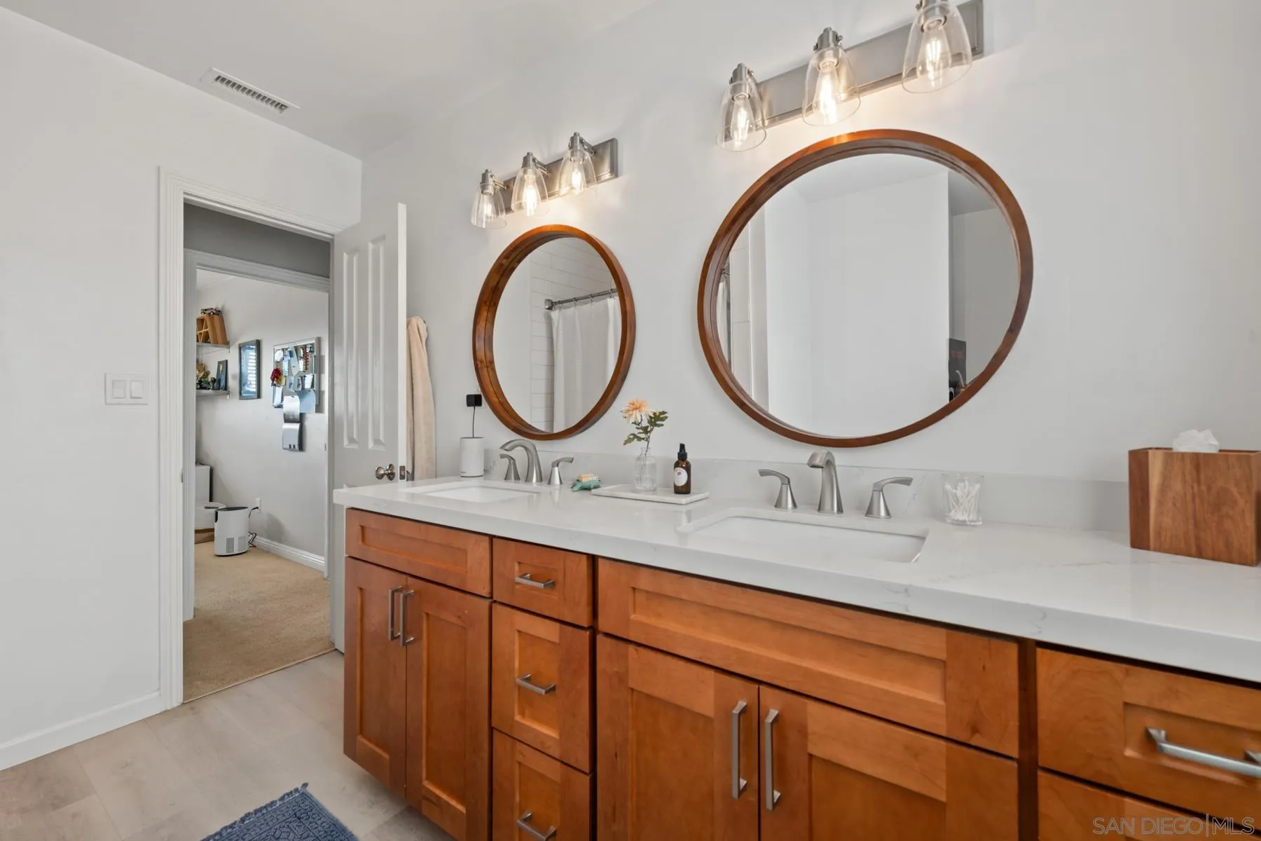 https://cdn.realtyfeed.com/cdn/127/260008101/37cfc310009104408b58f7ad2d0accaf.webp