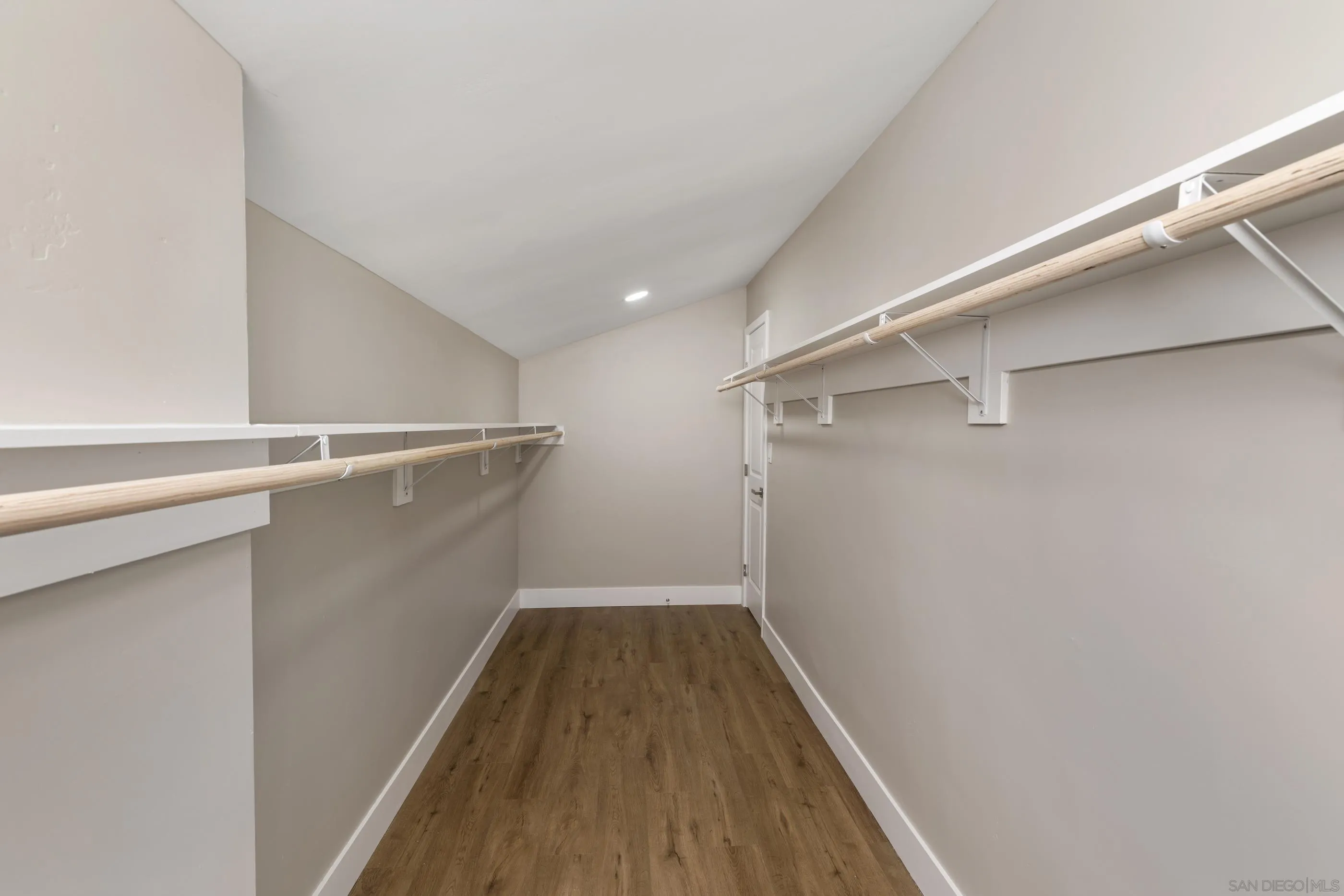 https://cdn.realtyfeed.com/cdn/127/260008104/8246840e84852146ad667cebd2df4770.webp