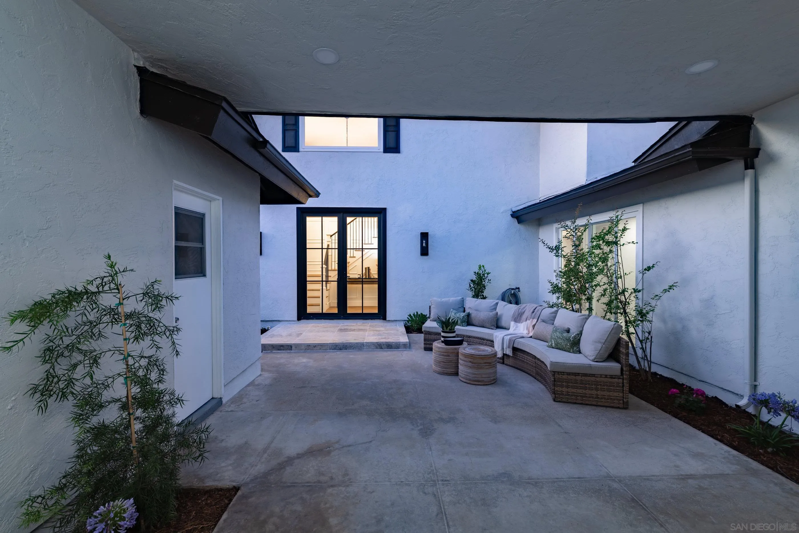 https://cdn.realtyfeed.com/cdn/127/260008104/98fee3c4bdebb2c3a26c0b0bd9a3fd61.webp
