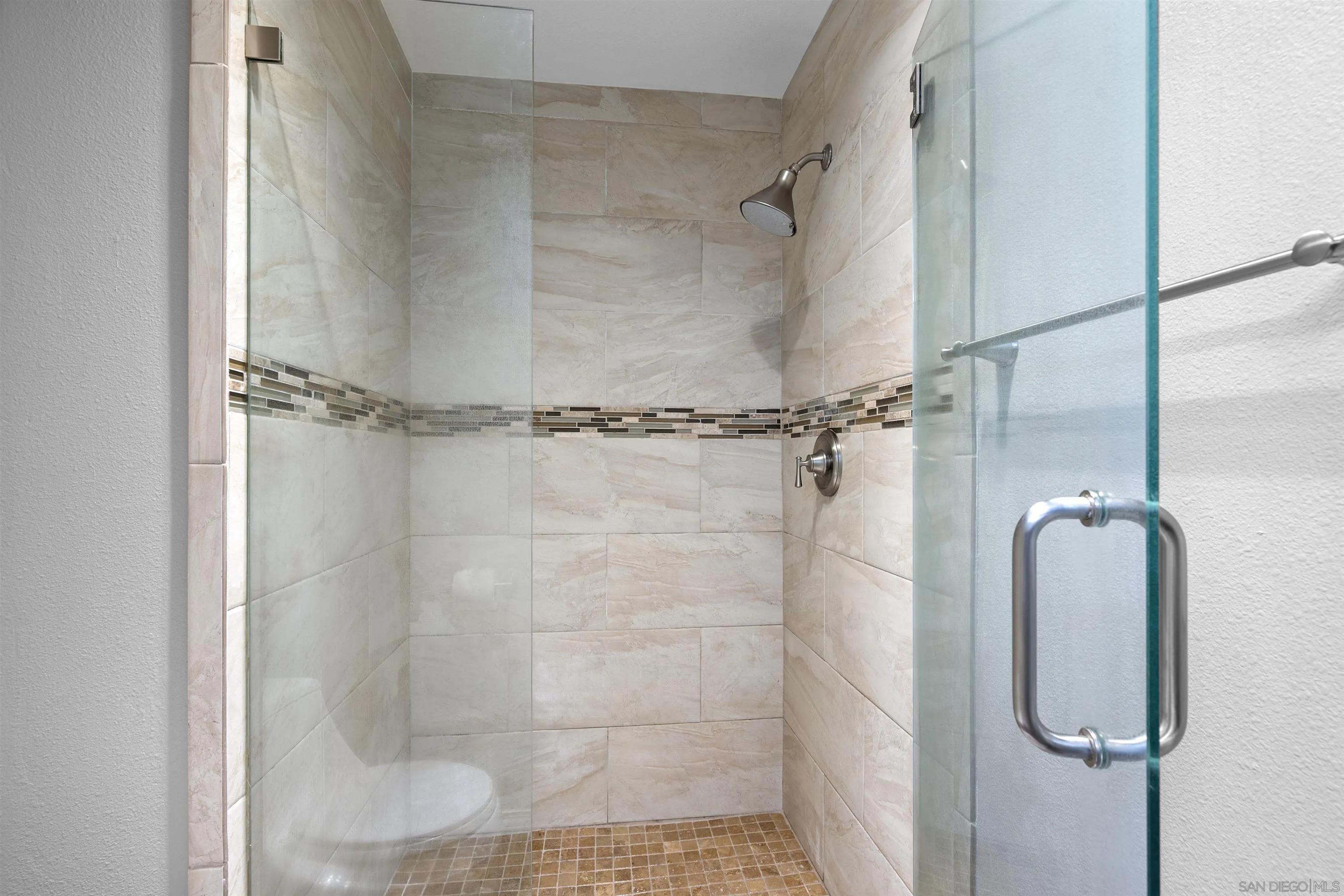 https://cdn.realtyfeed.com/cdn/127/260008107/61f398542c639db96483e4f15a3a6e50.webp