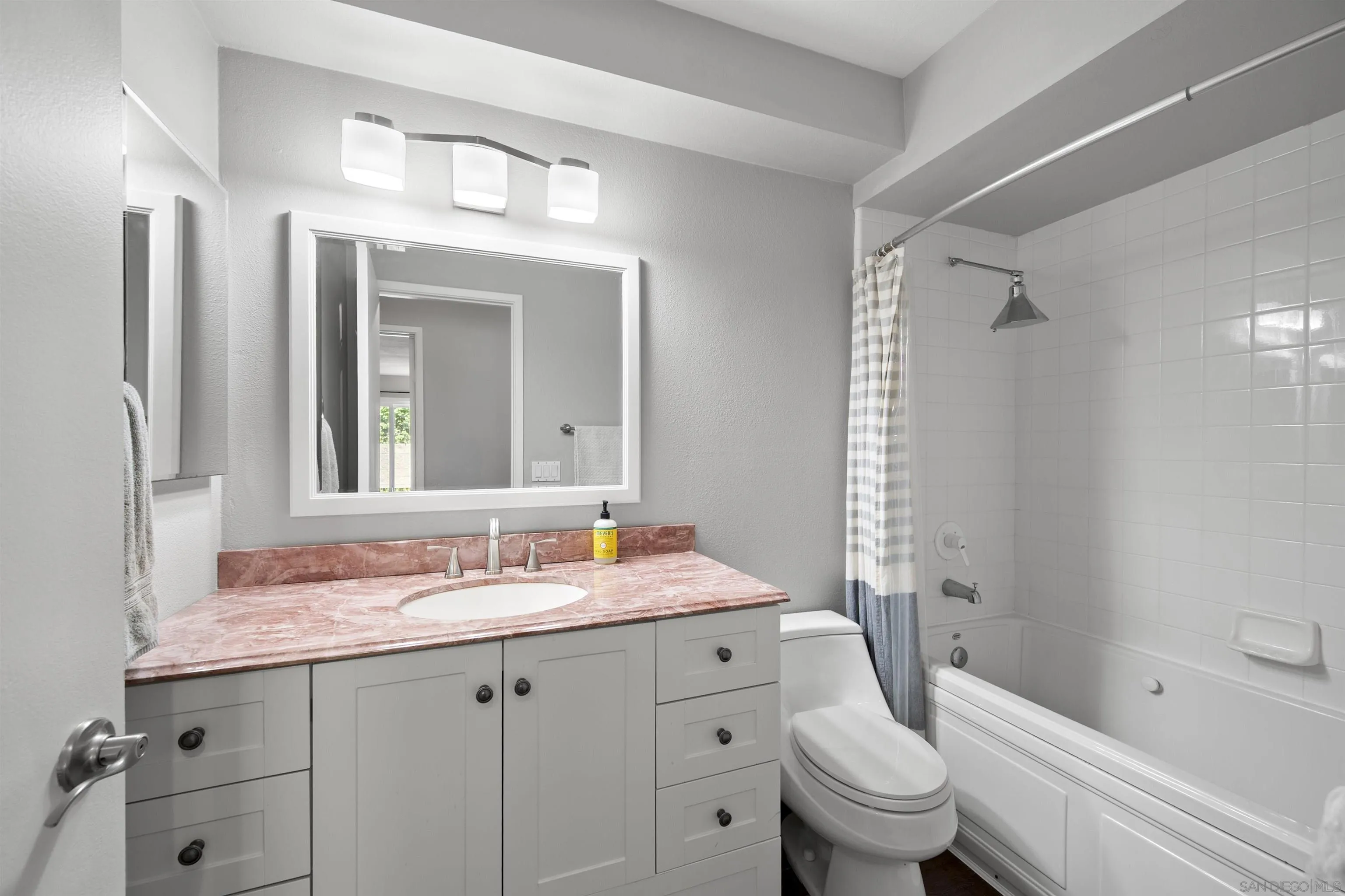https://cdn.realtyfeed.com/cdn/127/260008107/637c58ac8250a66abc8059f8592bd99c.webp