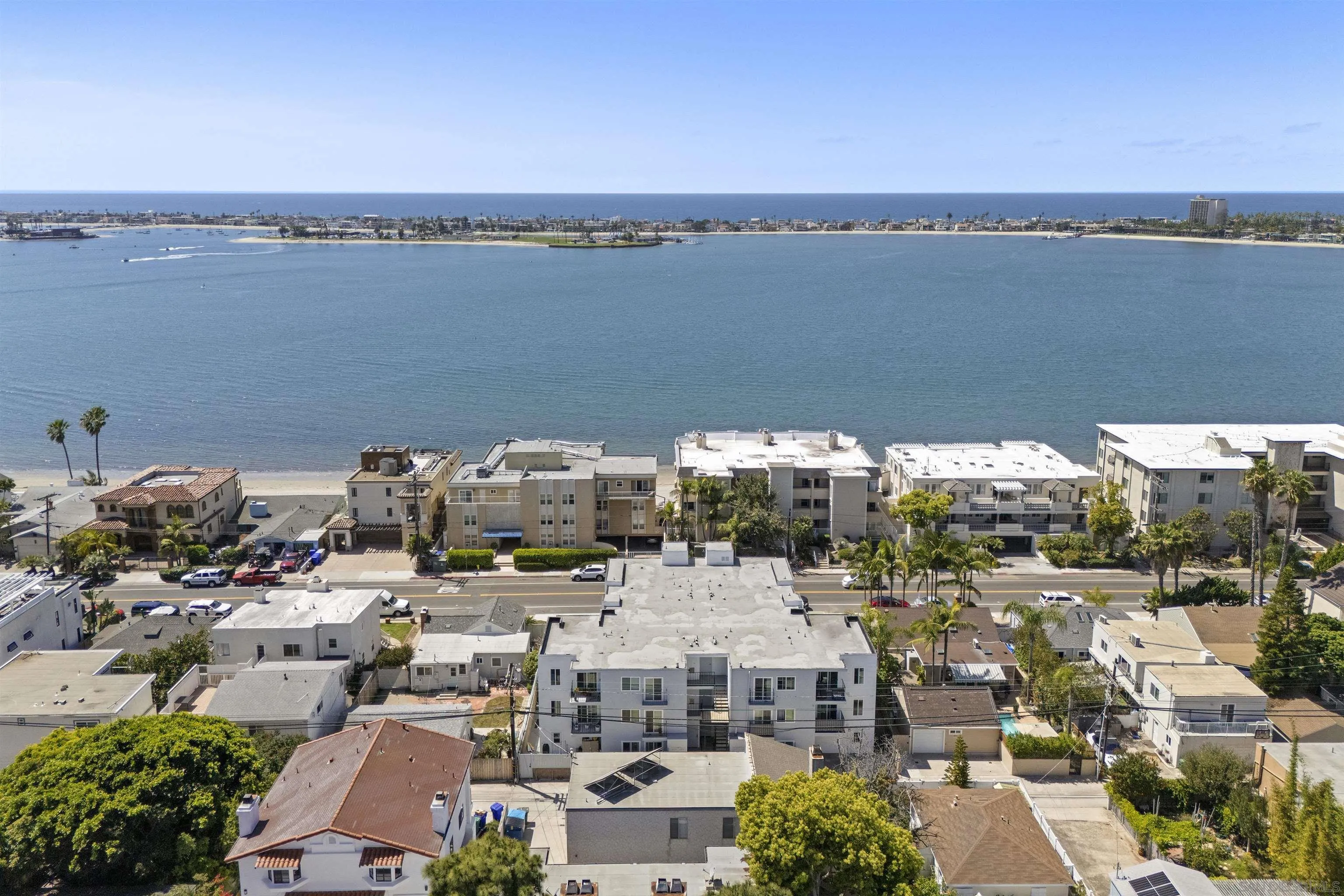 https://cdn.realtyfeed.com/cdn/127/260008107/6a36f6000b4082623d37a9ec33b081a5.webp