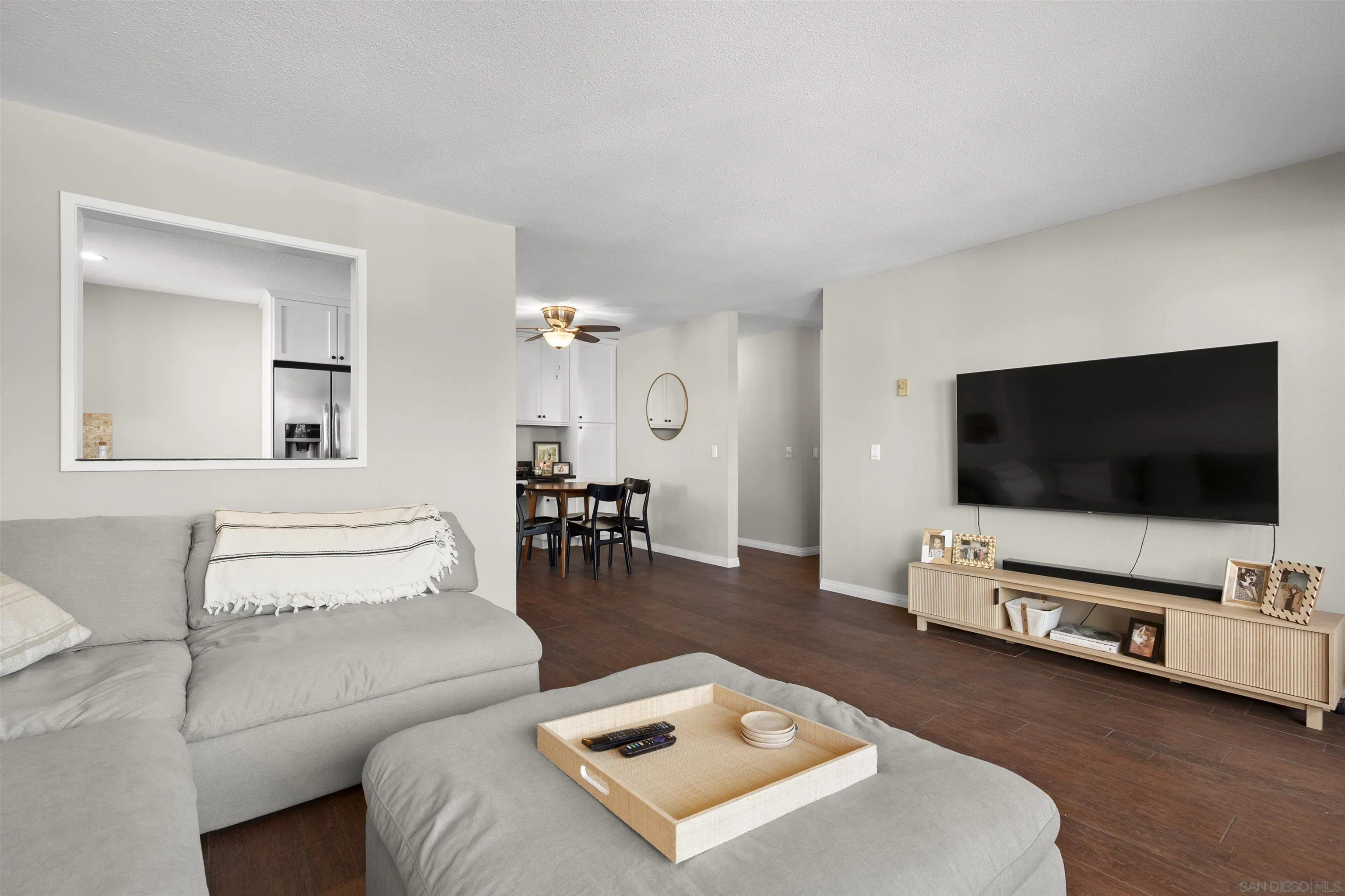 https://cdn.realtyfeed.com/cdn/127/260008107/889756bb65363d8010e2284298a71fd8.webp