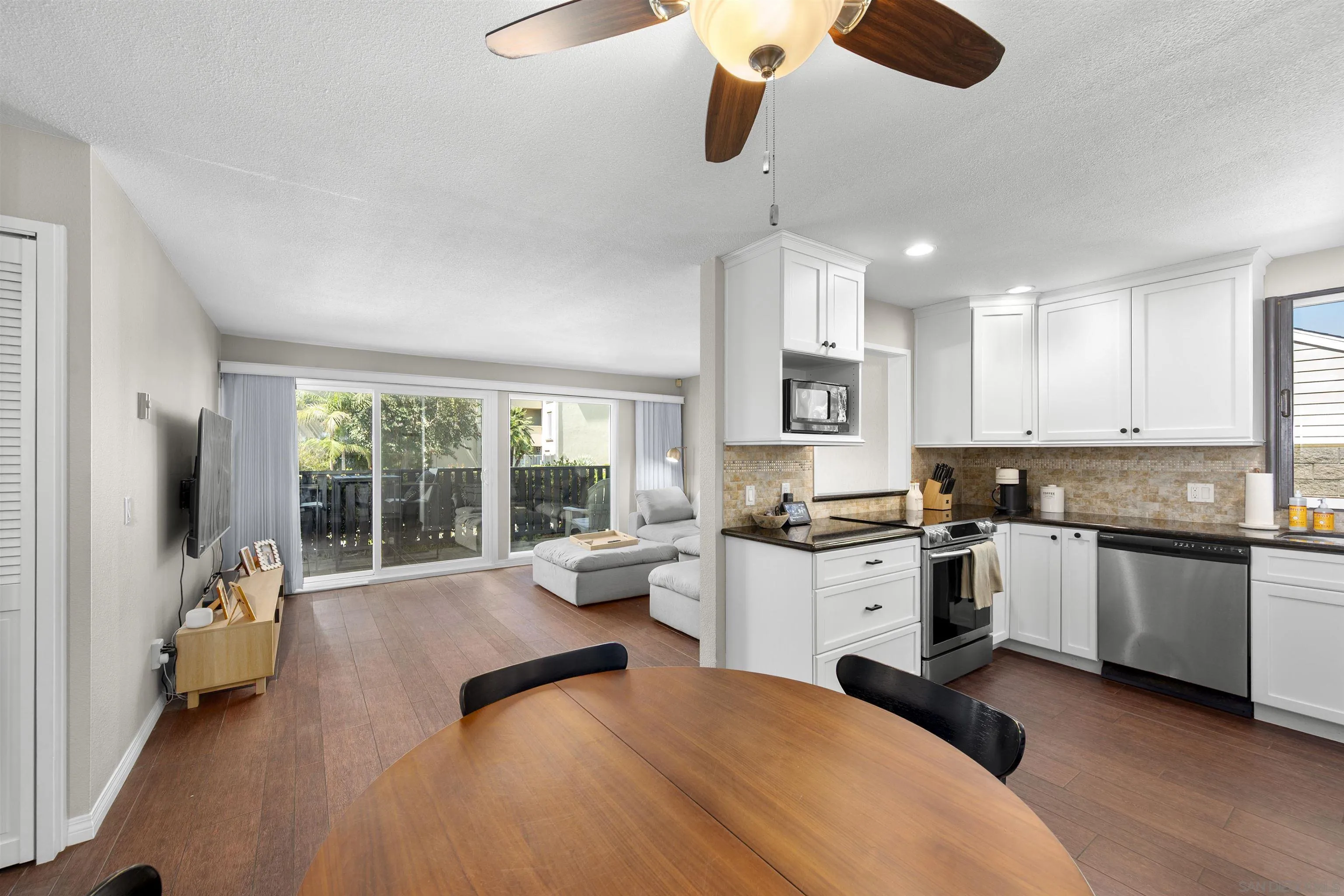 https://cdn.realtyfeed.com/cdn/127/260008107/982cca0a84a1d28bf4961f38af124b5a.webp