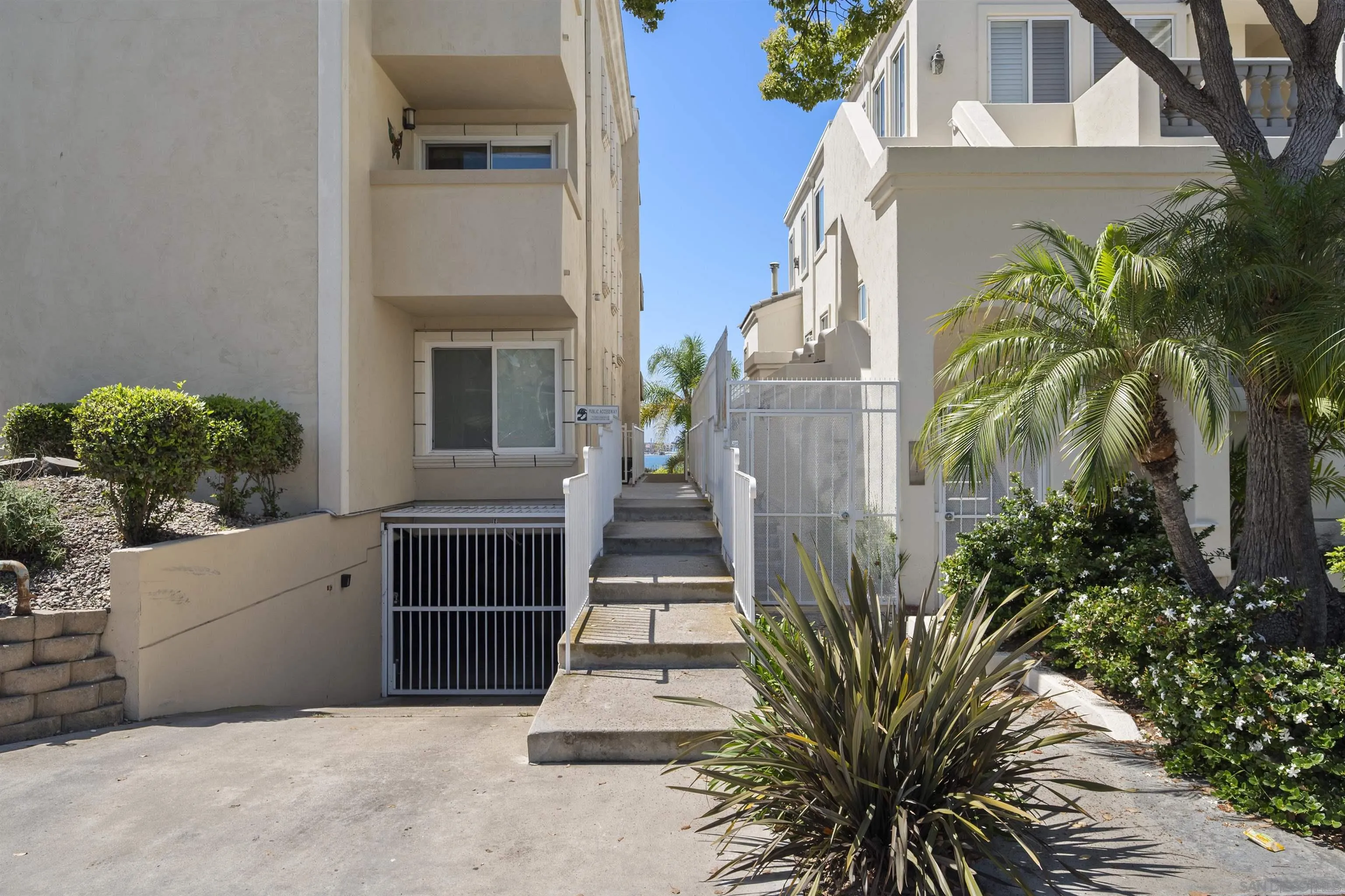 https://cdn.realtyfeed.com/cdn/127/260008107/9db50b85ea8b6acfbfdf13c78891977d.webp