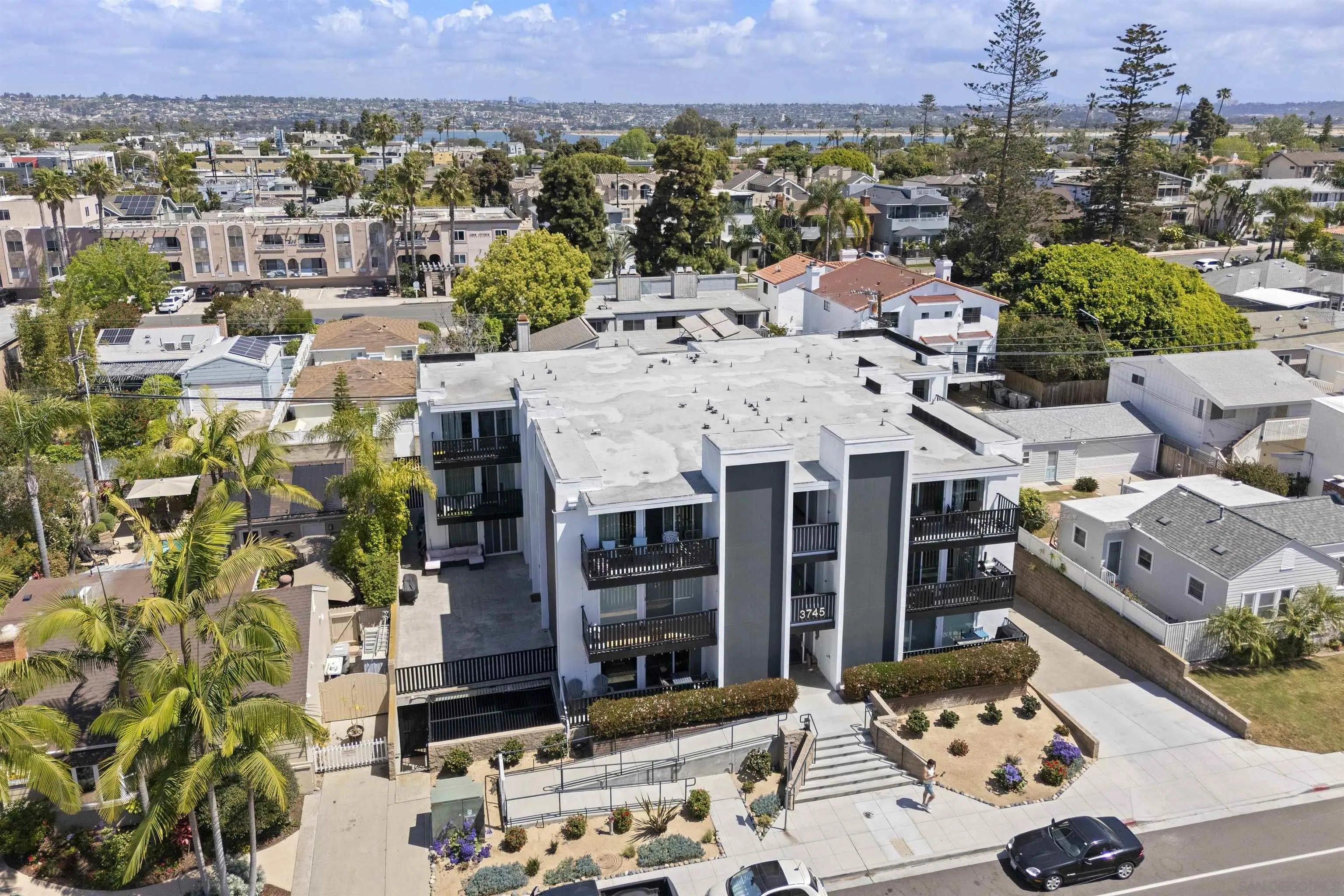 https://cdn.realtyfeed.com/cdn/127/260008107/be0b7451fe77dbc3297fcd60755dc826.webp