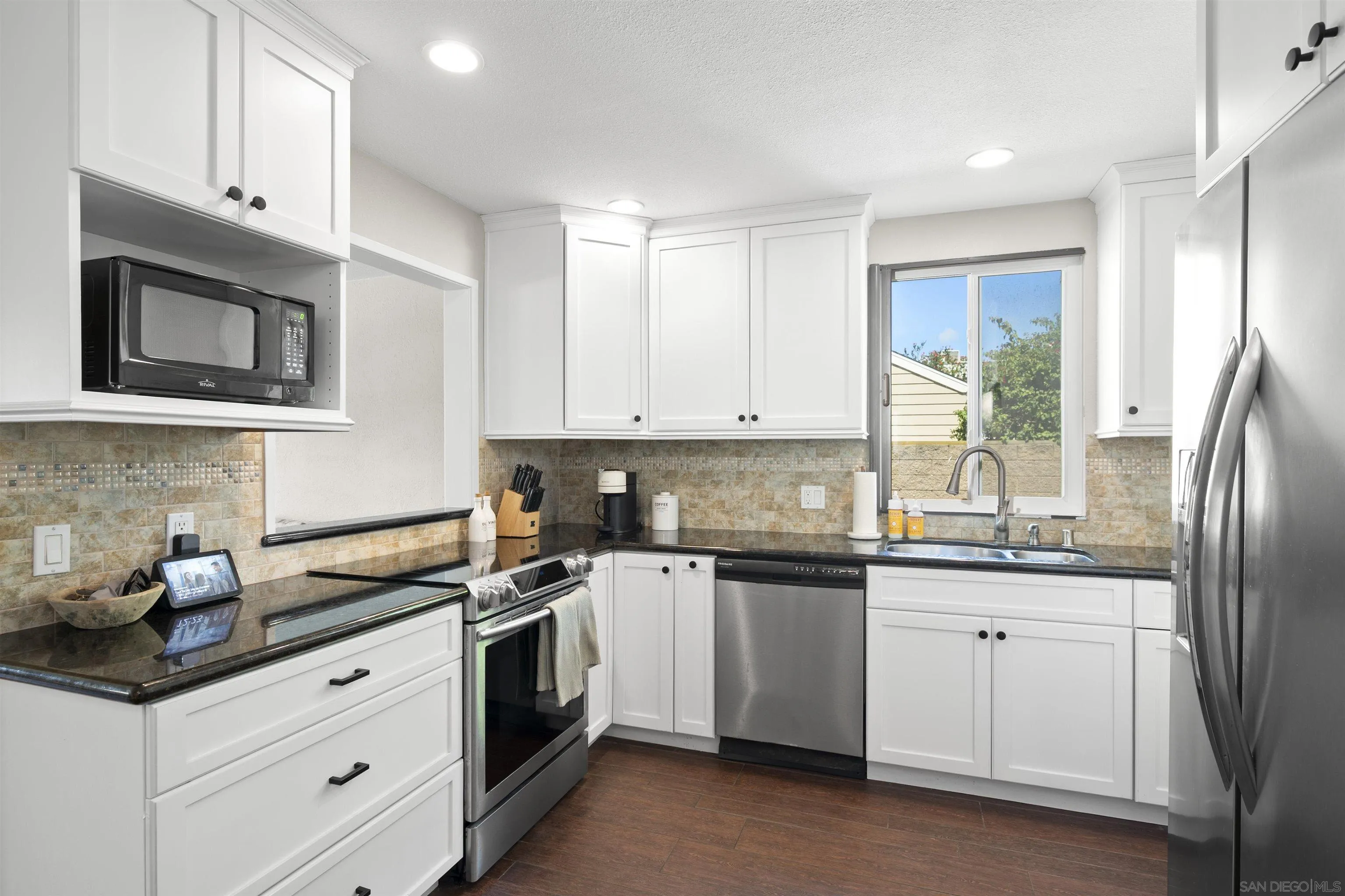 https://cdn.realtyfeed.com/cdn/127/260008107/cf285608adda29eacf73069d3571585e.webp