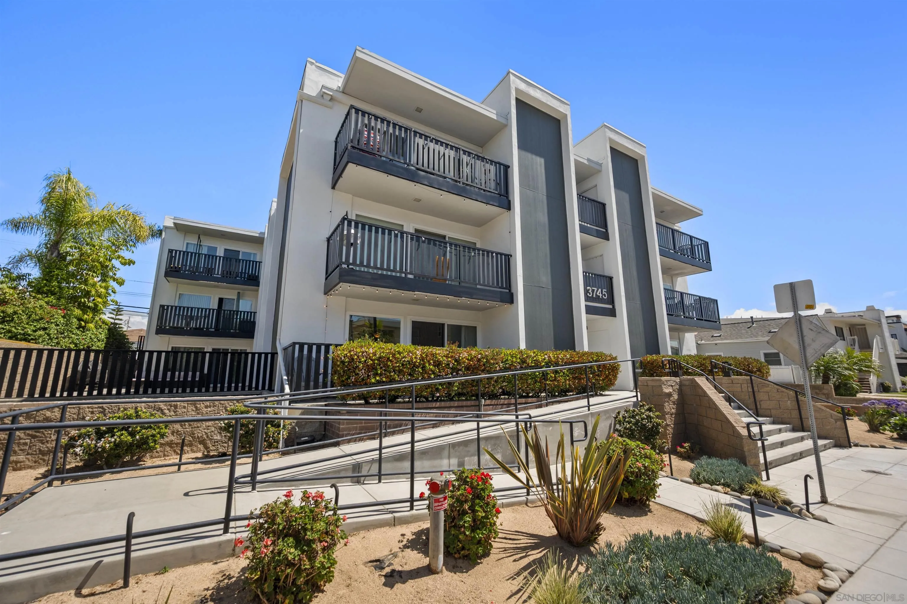 https://cdn.realtyfeed.com/cdn/127/260008107/e76f0582bec4f81163914dc2d3393a90.webp