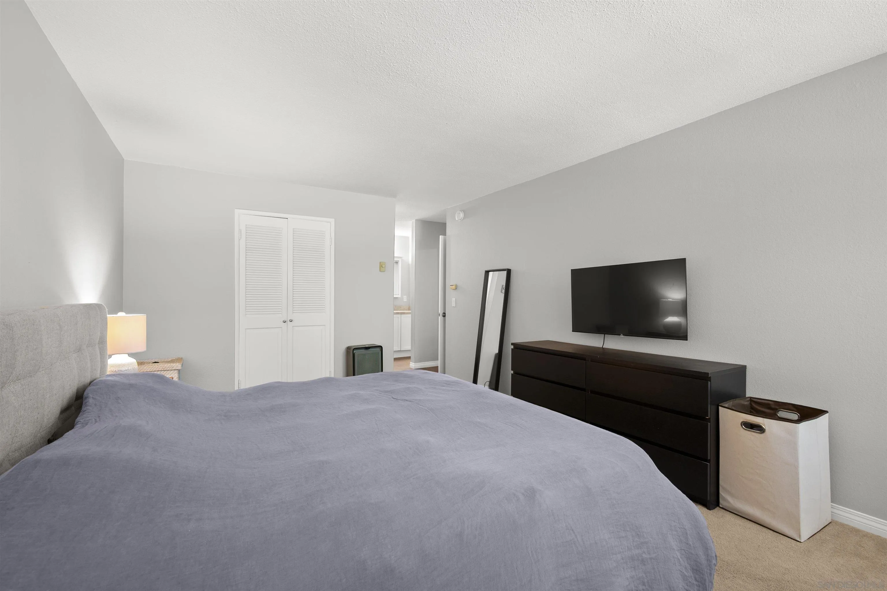 https://cdn.realtyfeed.com/cdn/127/260008107/ed5670c6f7311914b01963005adaf906.webp