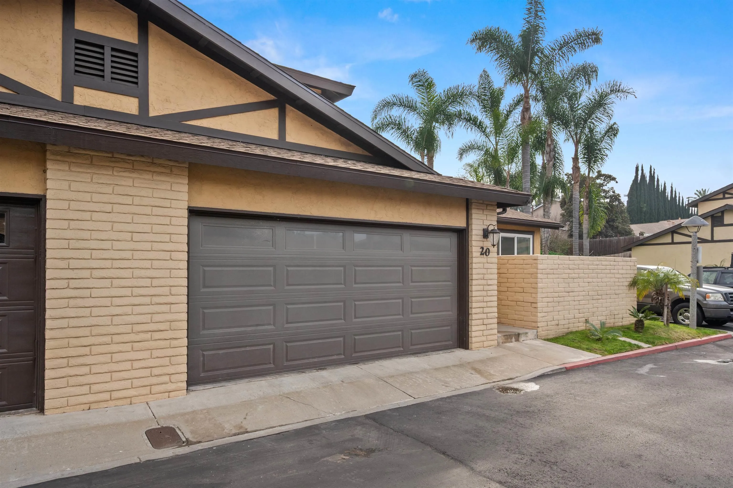 Photo #4: 260008108 Listing: Photo #4