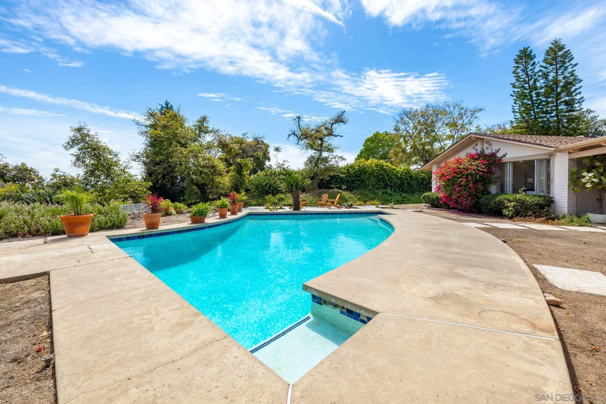 https://cdn.realtyfeed.com/cdn/127/260008109/0459948745d5994deadbbf42eac66562.webp