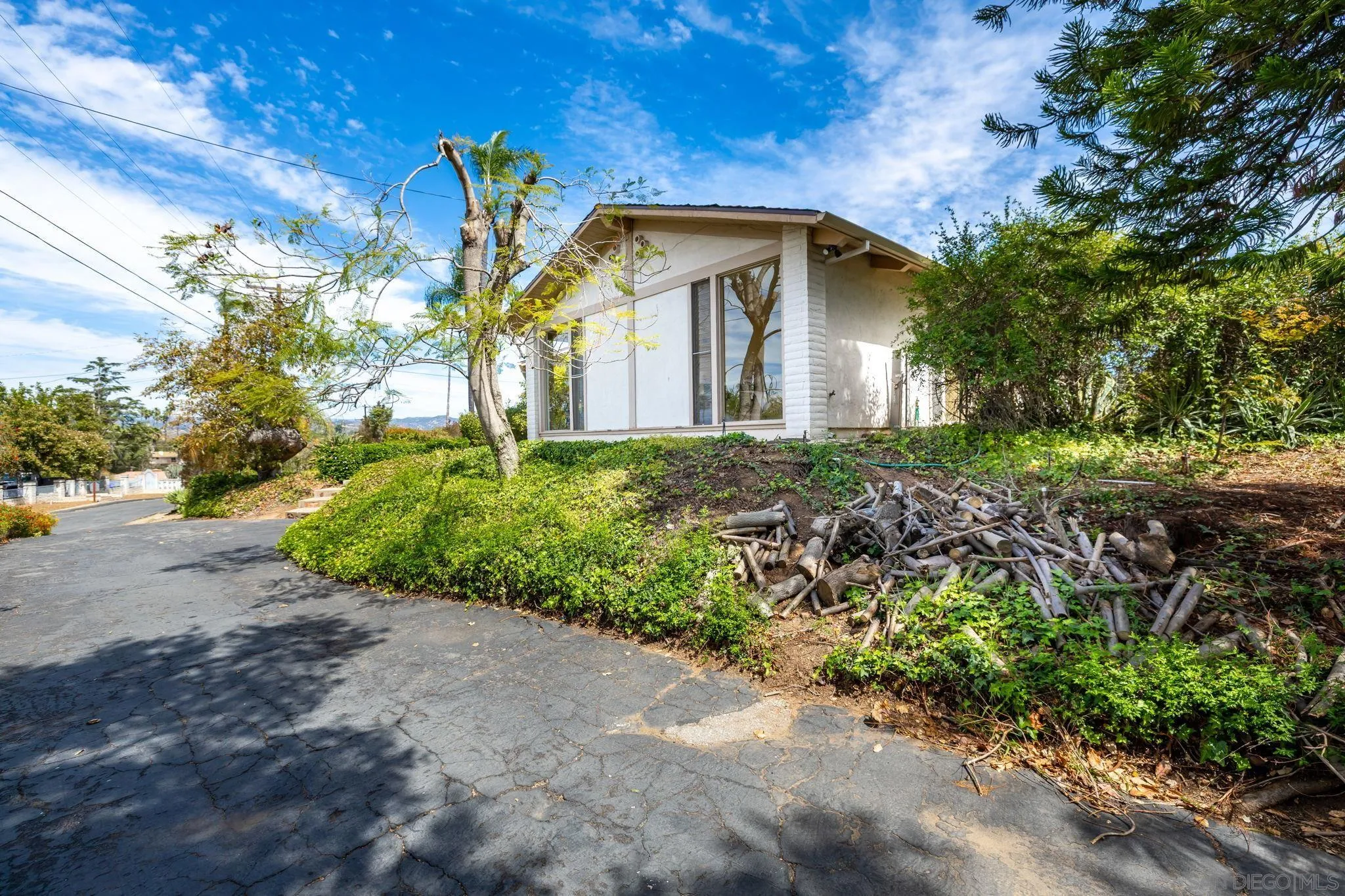https://cdn.realtyfeed.com/cdn/127/260008109/04c16c05dd0cb72683f6d8f4f224ba6e.webp