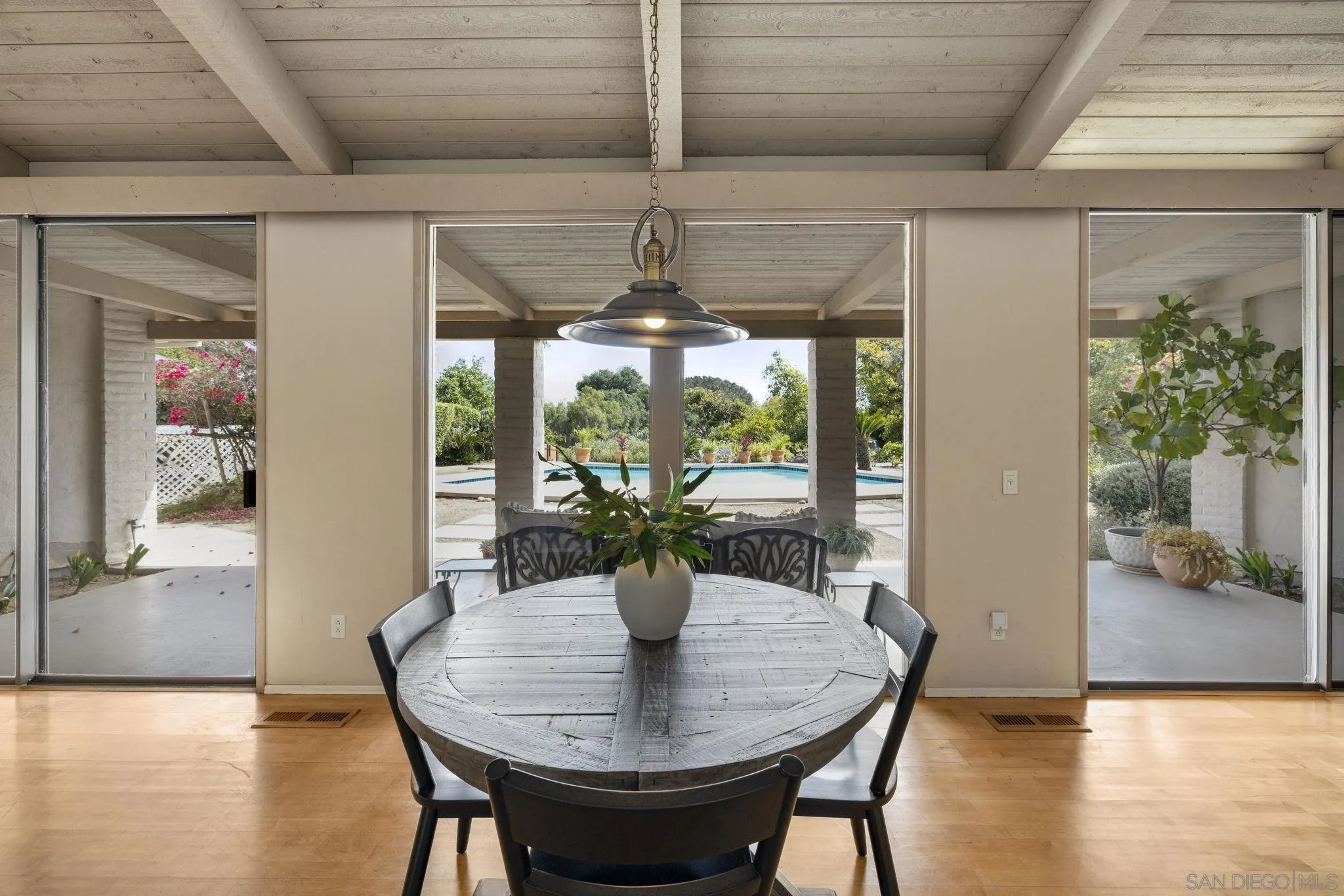 https://cdn.realtyfeed.com/cdn/127/260008109/0974977f1190ead443ec77811a1e8696.webp
