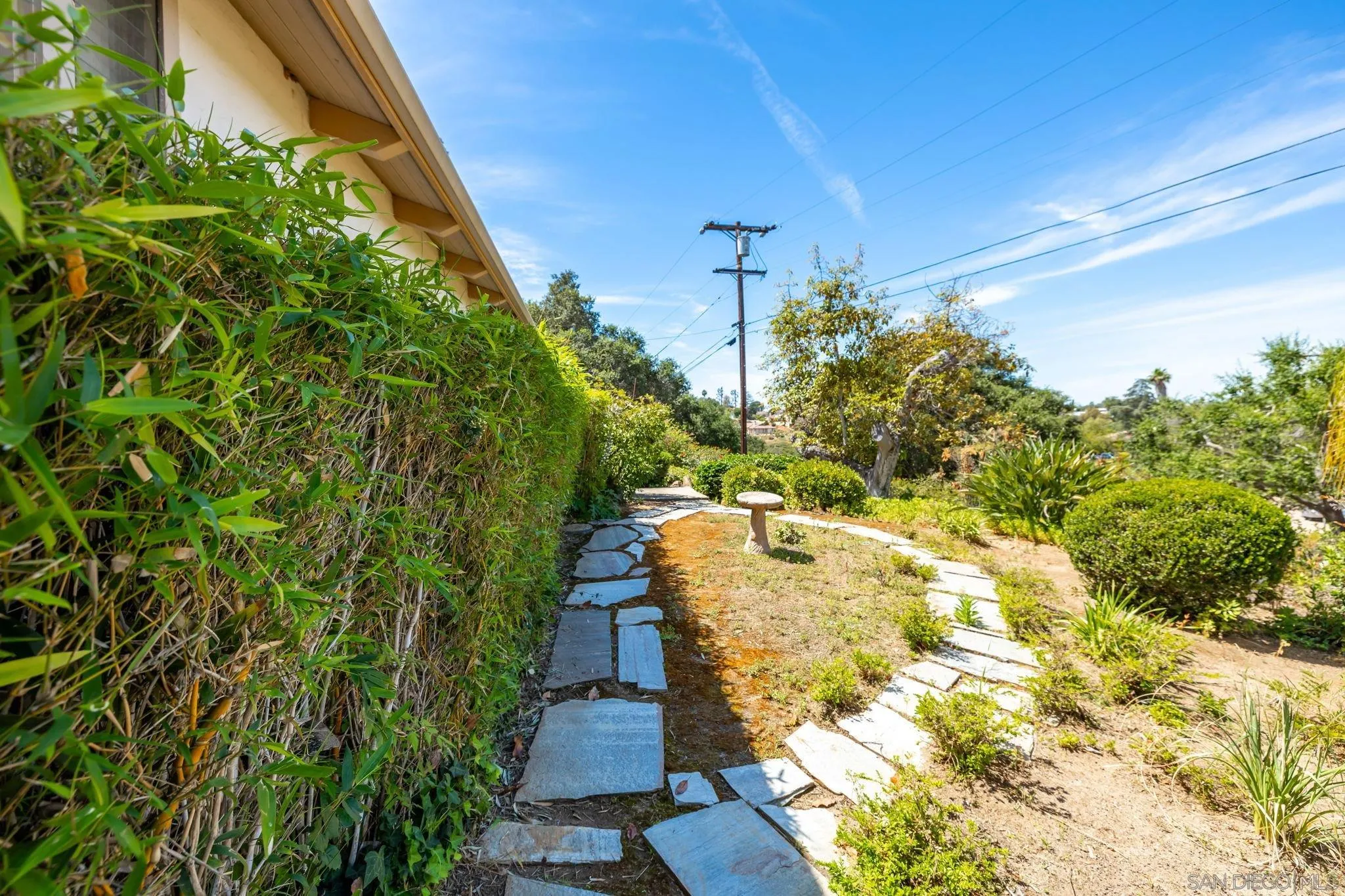 https://cdn.realtyfeed.com/cdn/127/260008109/0b335977e039eb830c6ce048f36cf211.webp