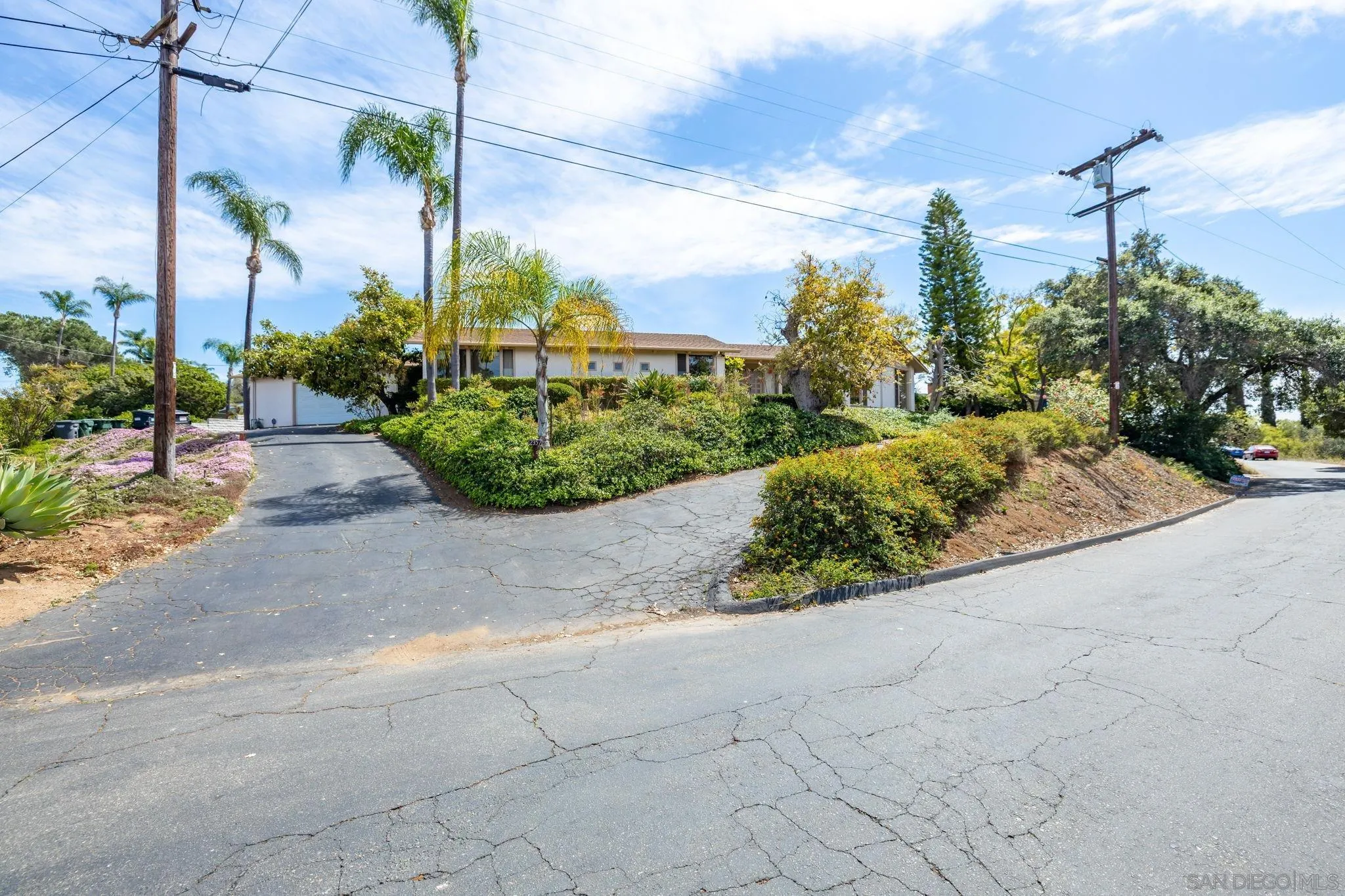 https://cdn.realtyfeed.com/cdn/127/260008109/0c043b5d693d20cddaffd4fe1d2bccef.webp